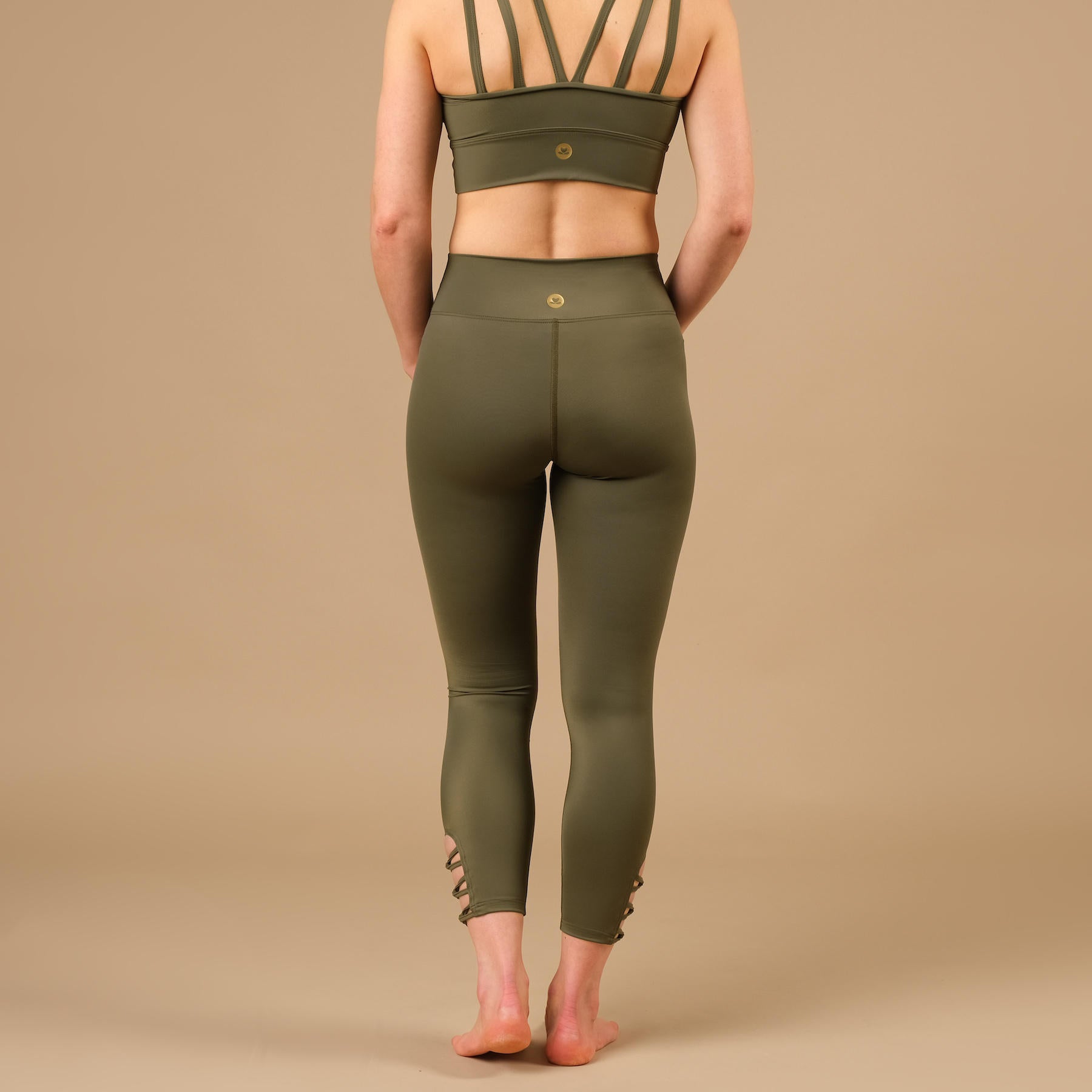 Leggings de yoga 7/8 Eco Mare fabriqués en Suisse à partir de tissu Econyl recyclé olive
