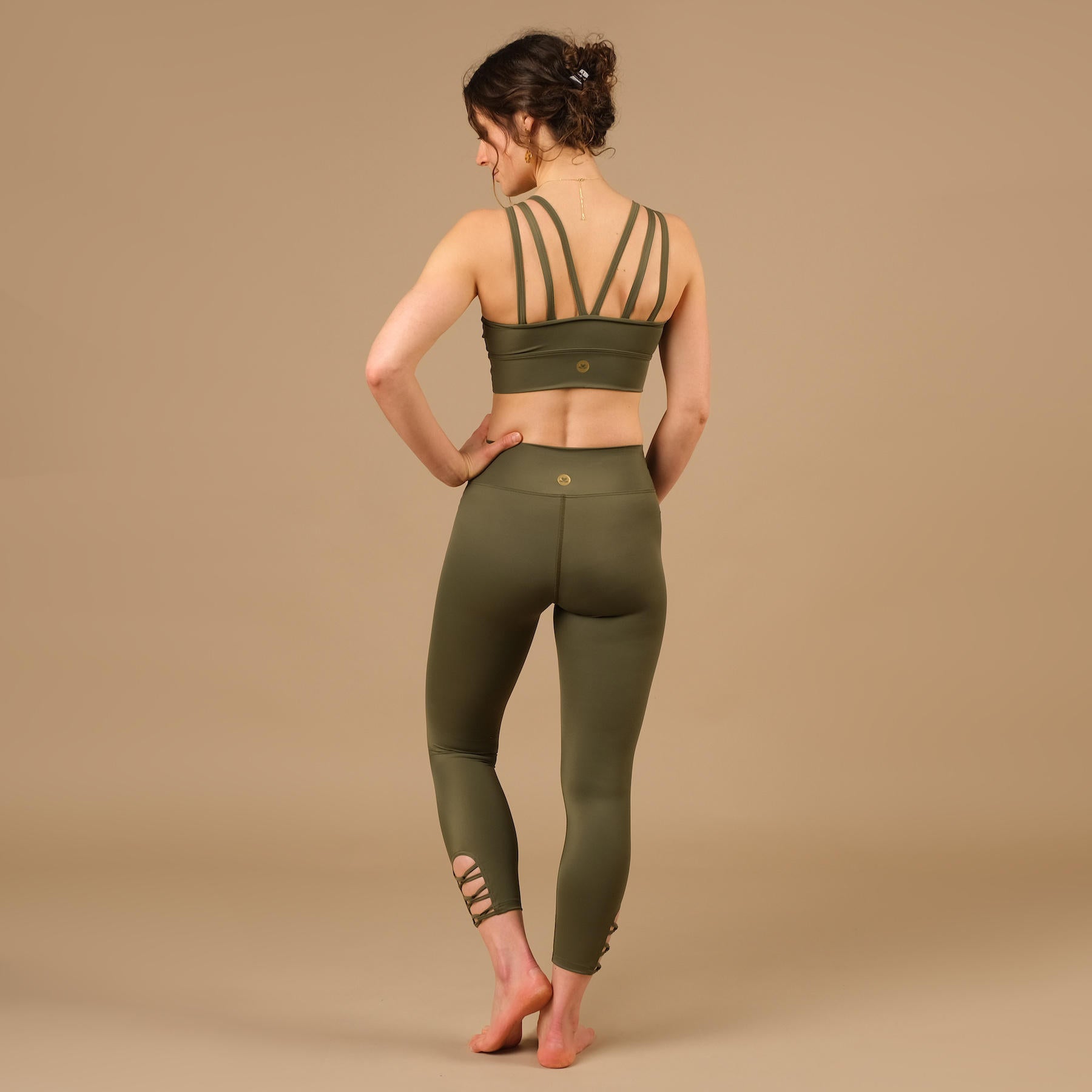 Leggings de yoga 7/8 Eco Mare fabriqués en Suisse à partir de tissu Econyl recyclé olive