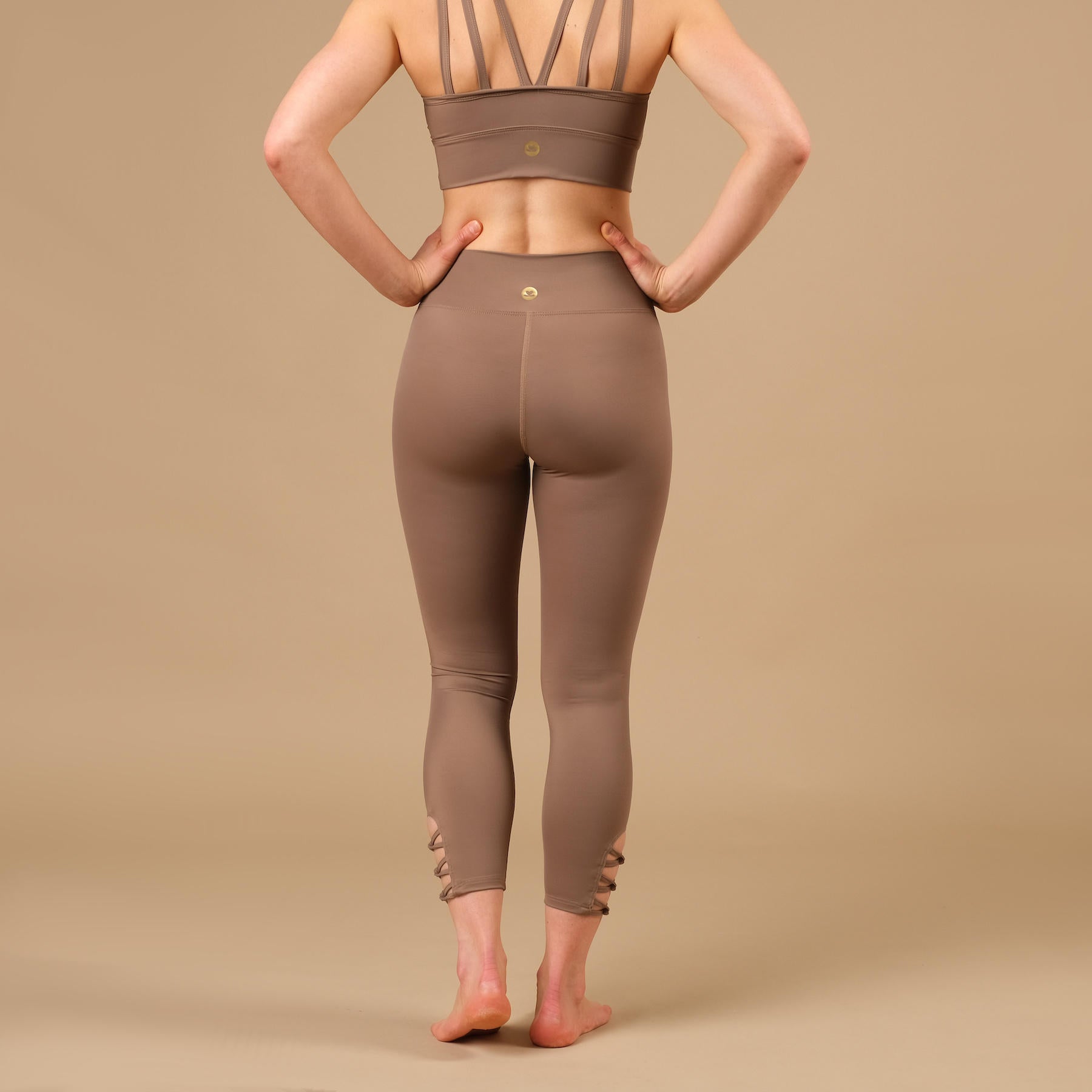 Leggings de yoga 7/8 Eco Mare fabriqués en Suisse à partir de tissu Econyl recyclé sable
