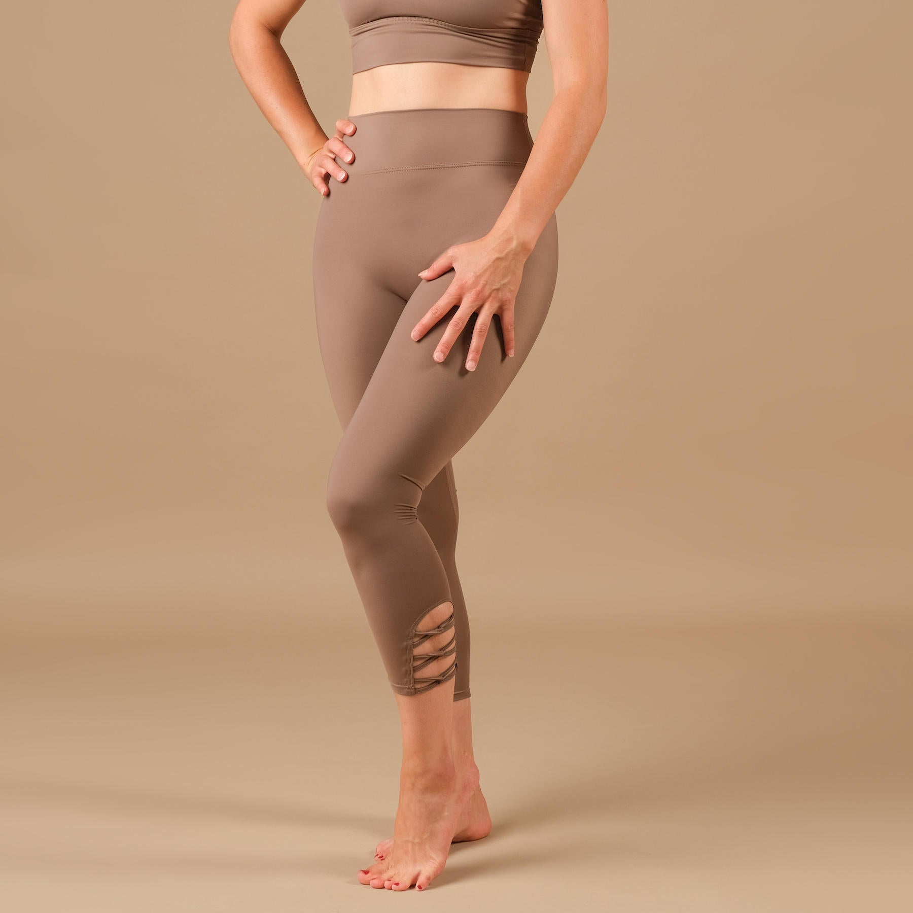 Leggings de yoga 7/8 Eco Mare fabriqués en Suisse à partir de tissu Econyl recyclé sable
