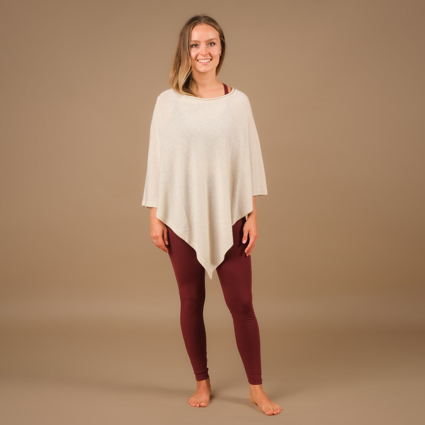 Poncho en cachemire durable crème
