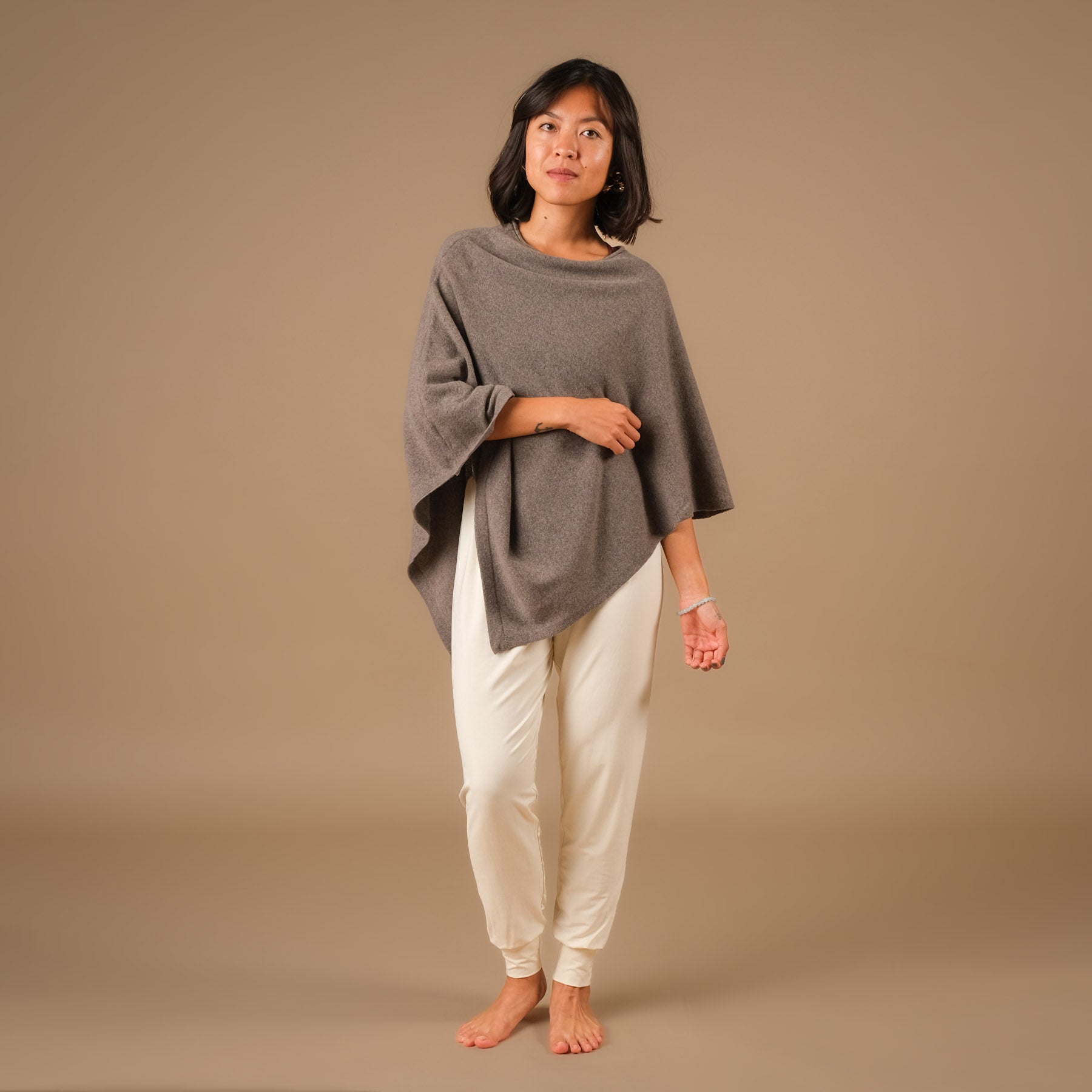 Poncho en cachemire durable taupe
