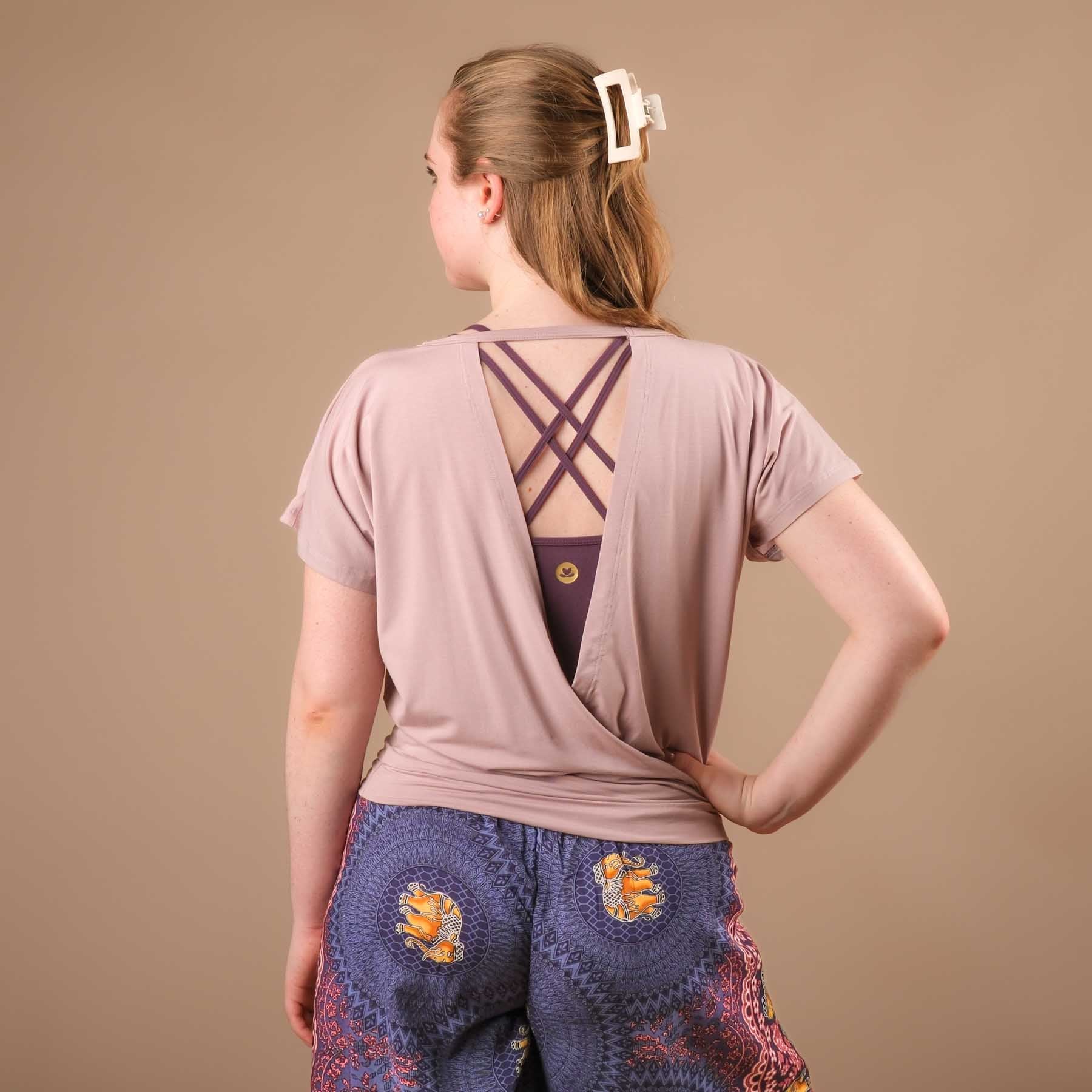 Shirt de yoga dos-nu ouvert derrière rose