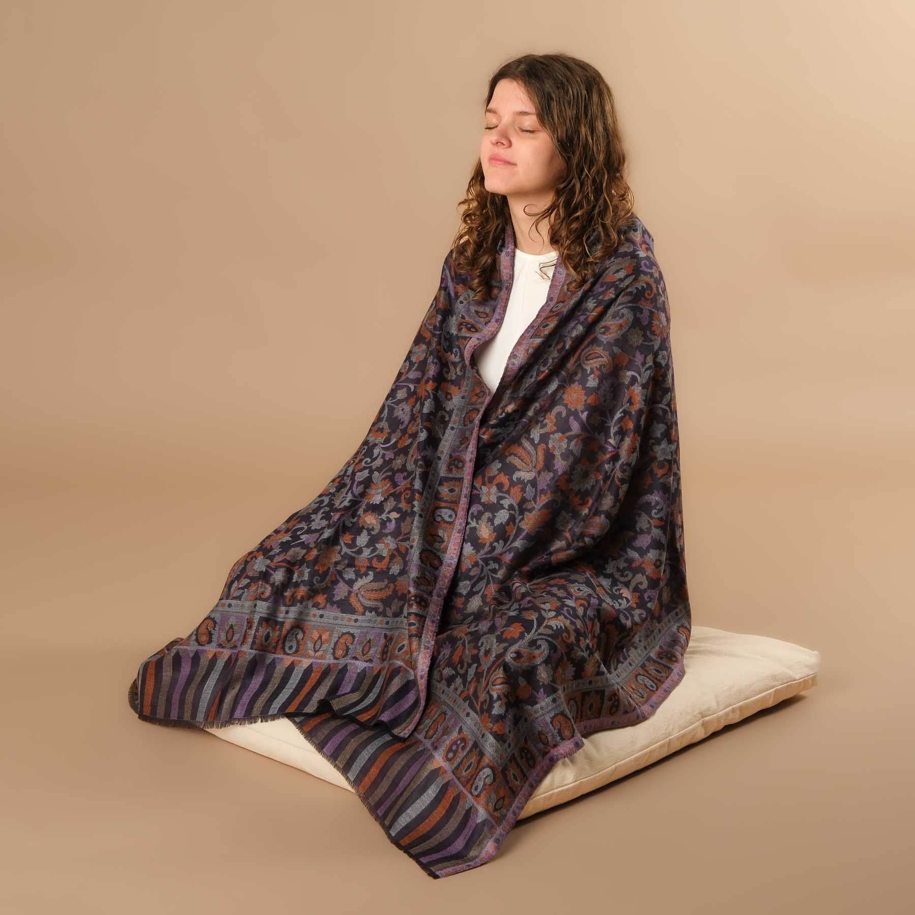 Écharpe de méditation en laine fine Kani Flora
