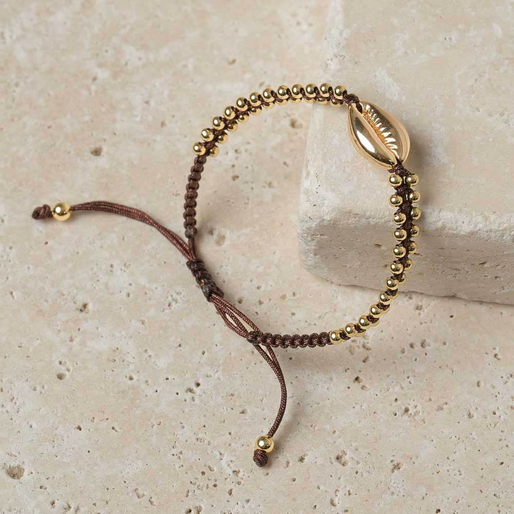 Bracelet tressé avec coquillage cauri or espresso