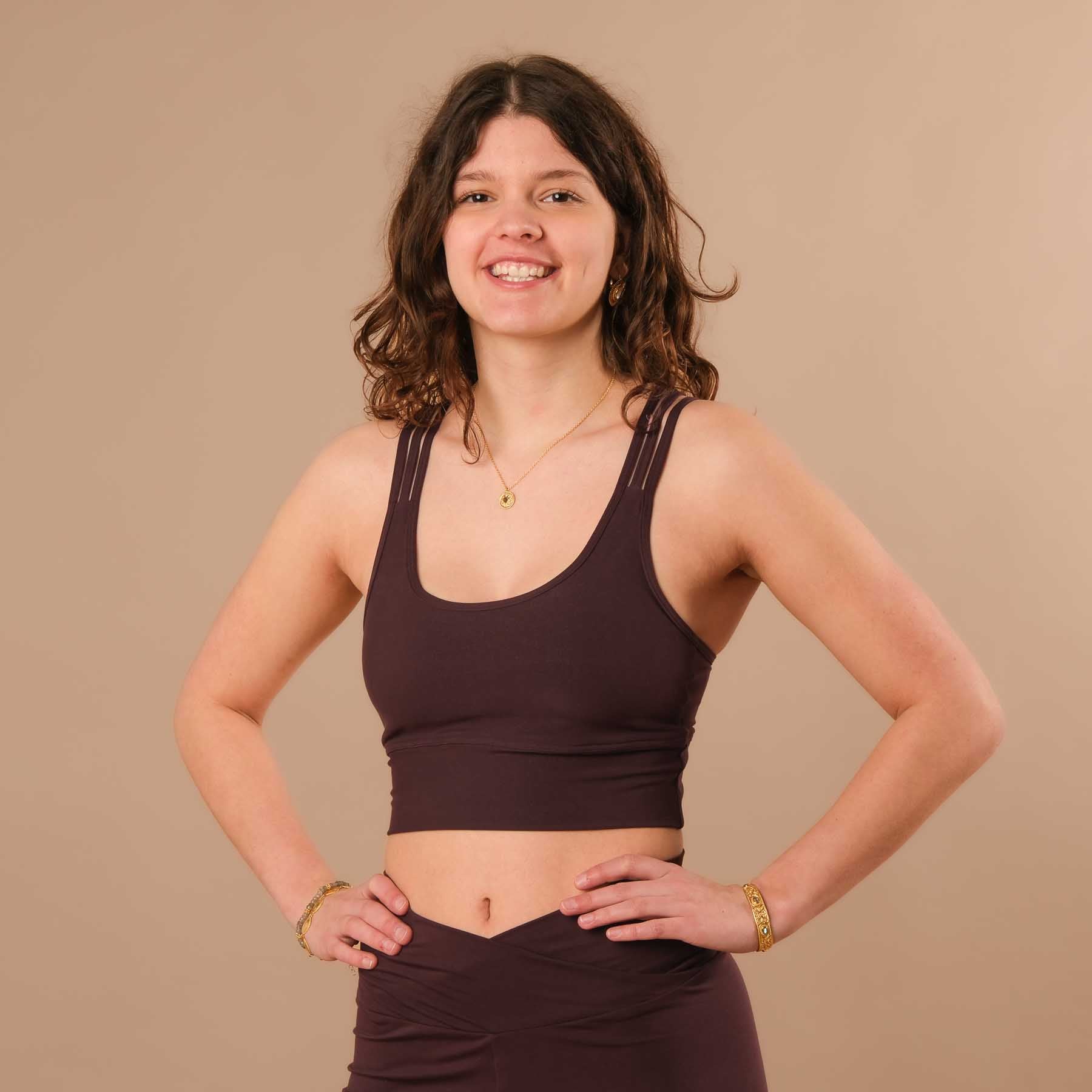Brassière croisée Yoga Crop Top CrissCross aubergine, incroyablement confortable et ultra douce sur la peau