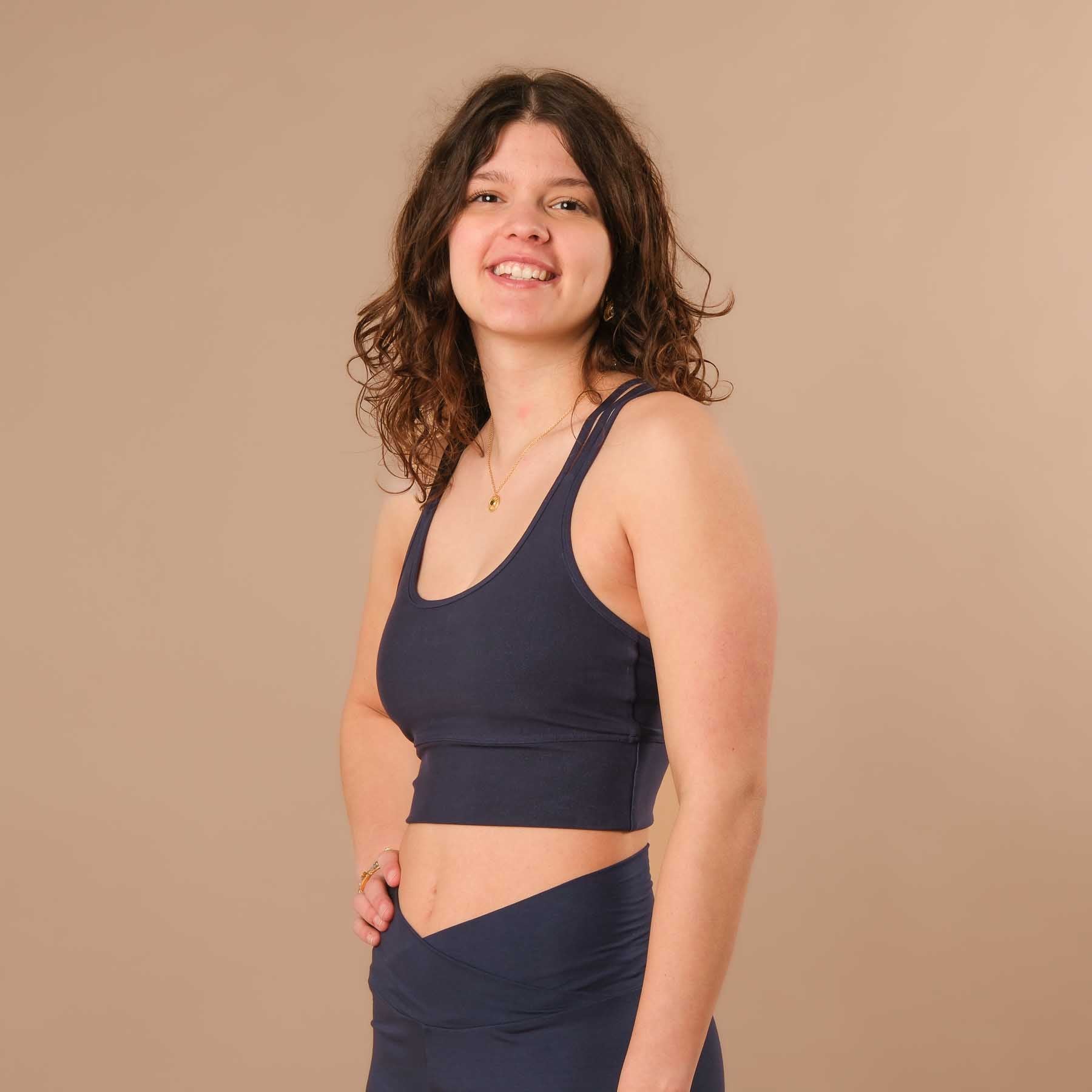 Brassière croisée courte pour le yoga, bleu marine, incroyablement confortable et ultra douce sur la peau
