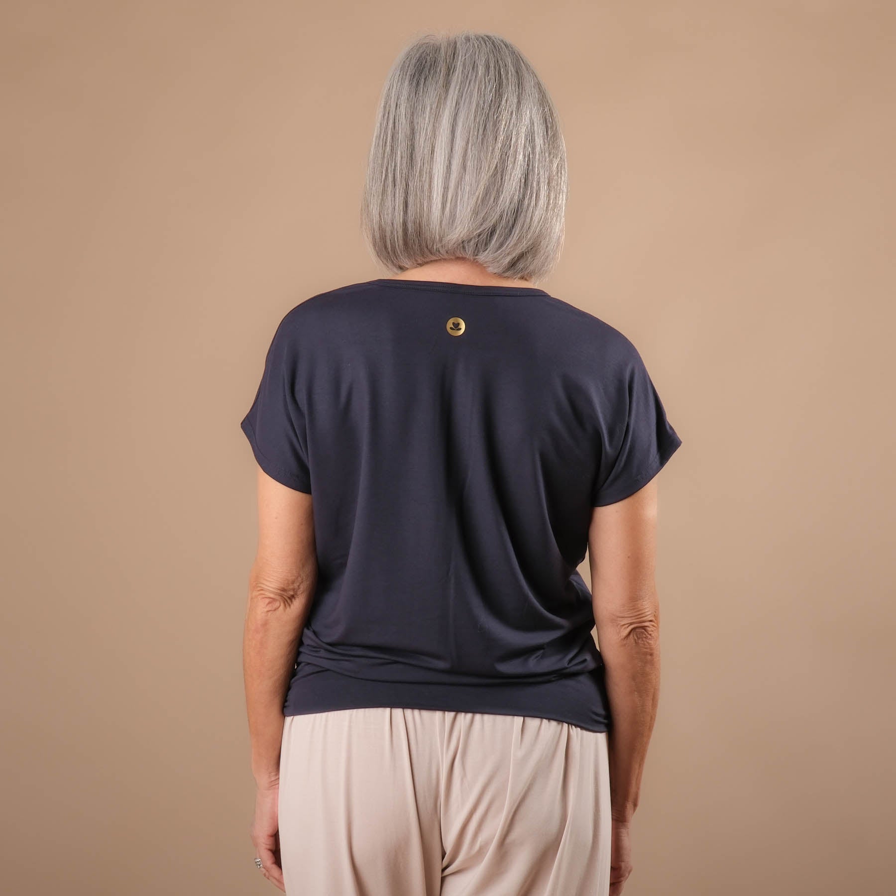 Yoga Shirt Comfy manches courtes fabriqué de manière durable en Suisse navy