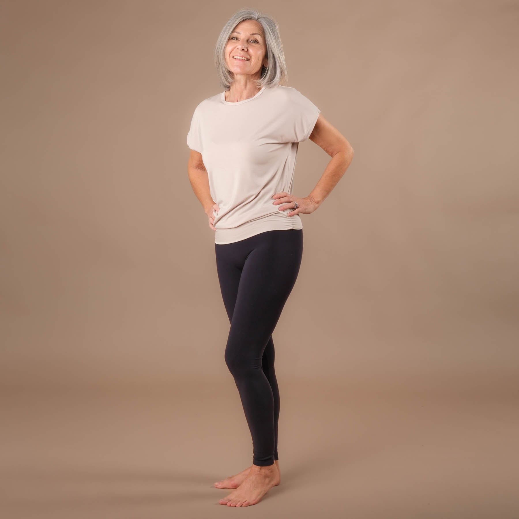 Yoga Shirt Comfy à manches courtes fabriqué de manière durable en Suisse sable