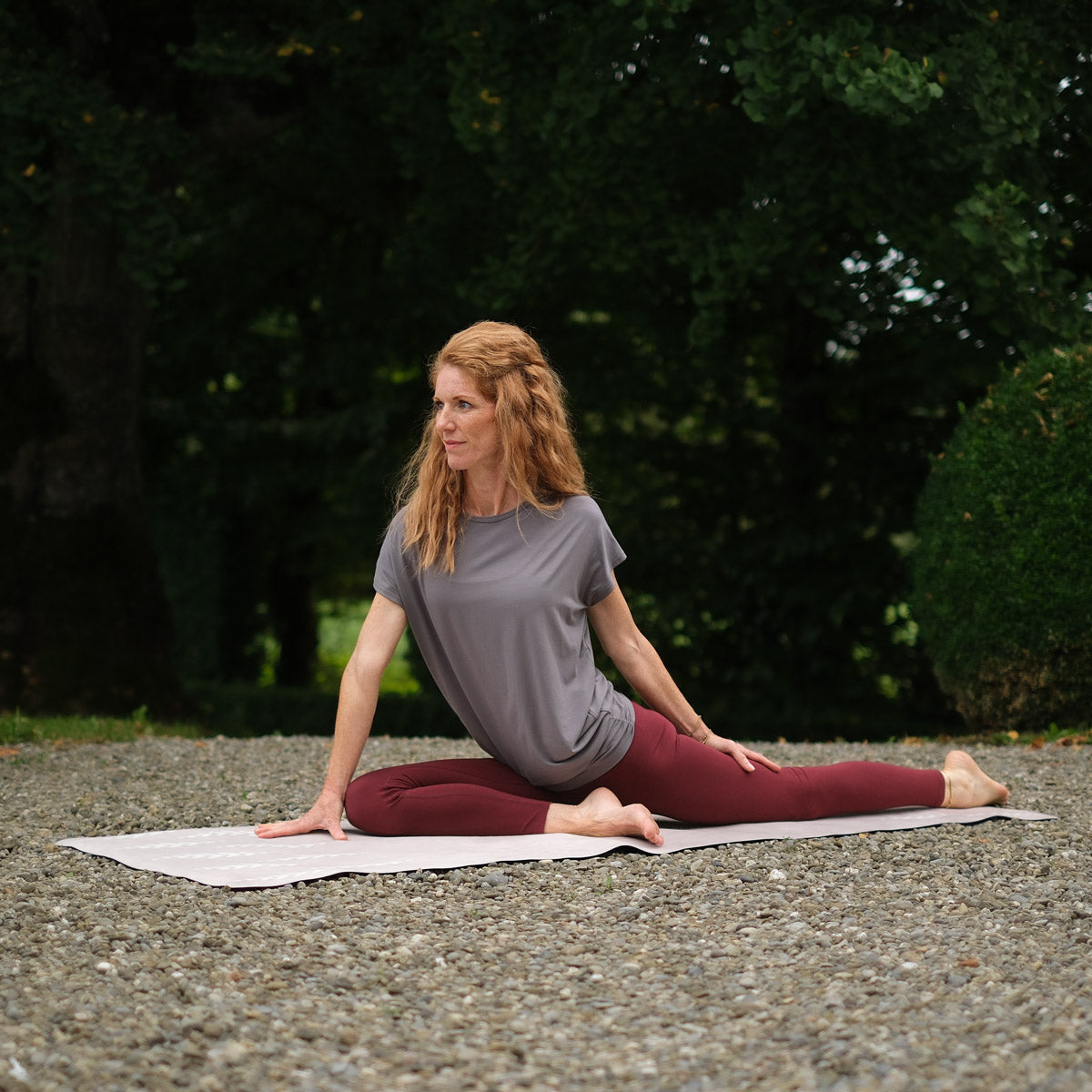 Yoga Shirt Comfy à manches courtes fabriqué de manière durable en Suisse steel-grey