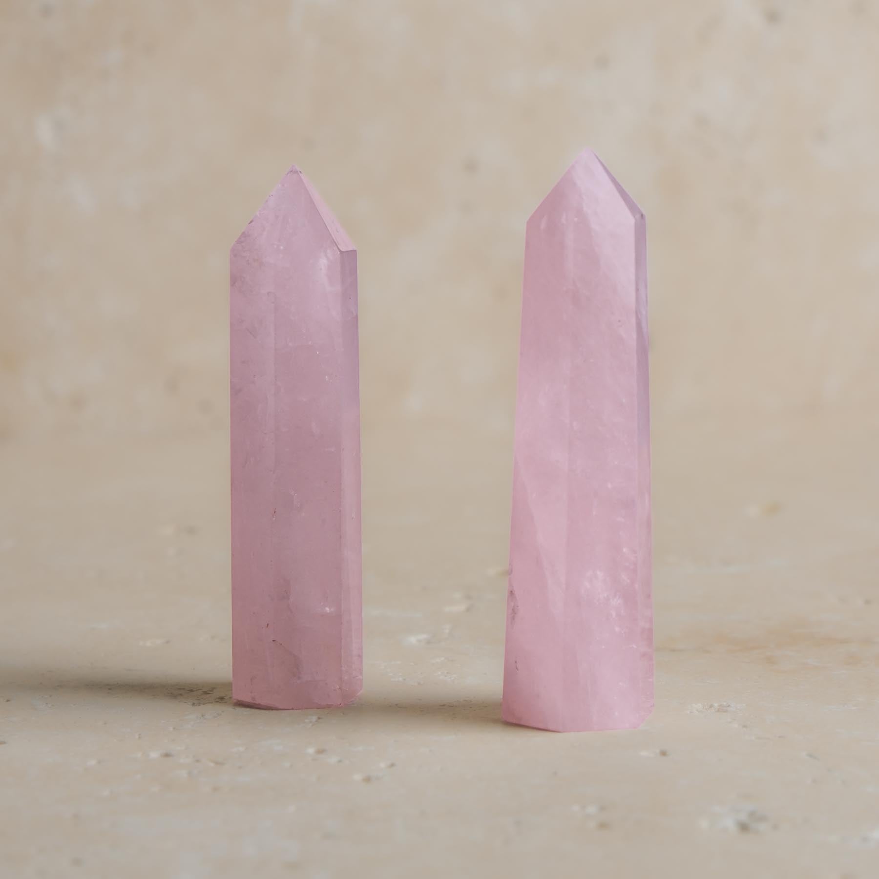Pointe d'obélisque en quartz rose