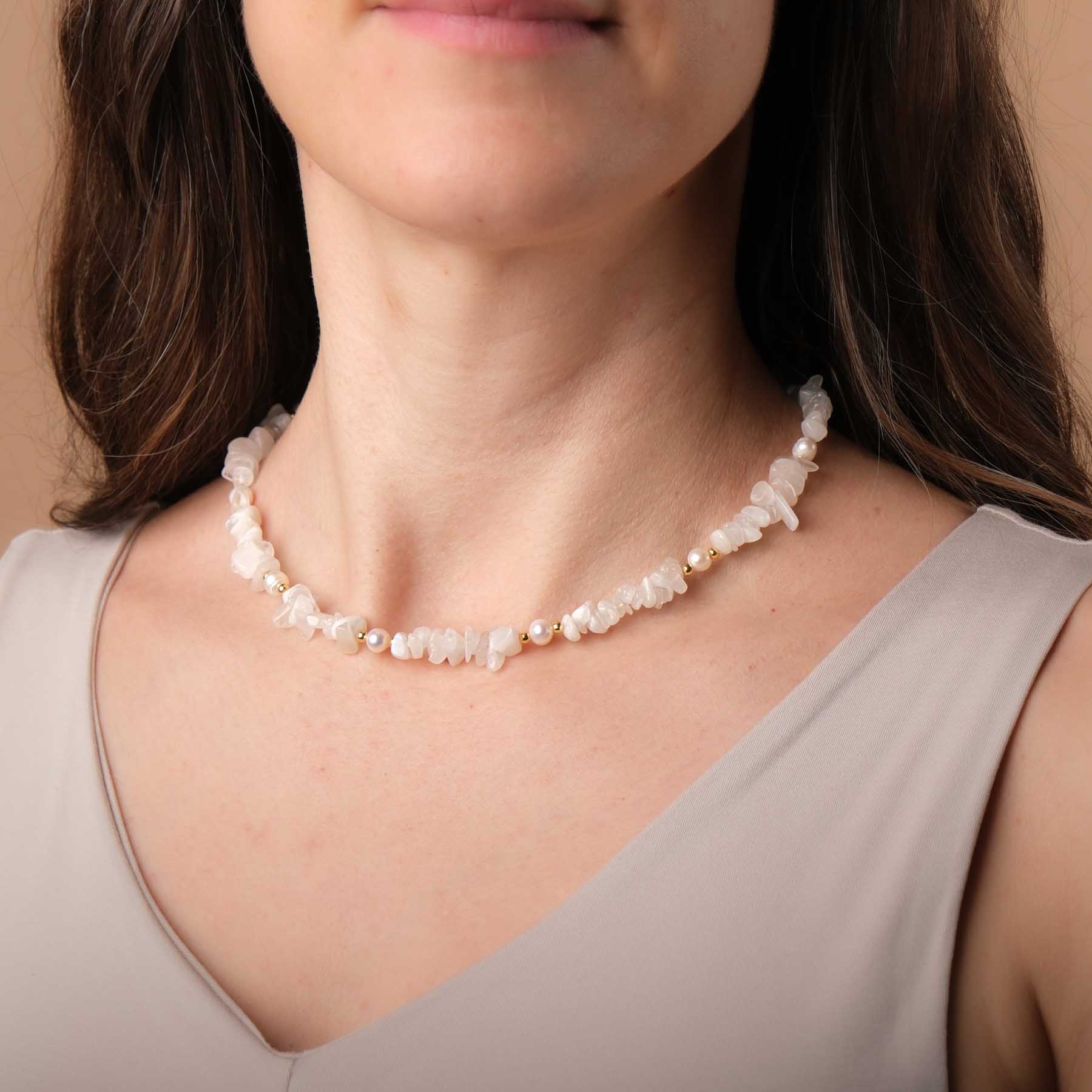 Collier de pierres précieuses avec pierre de lune & perles