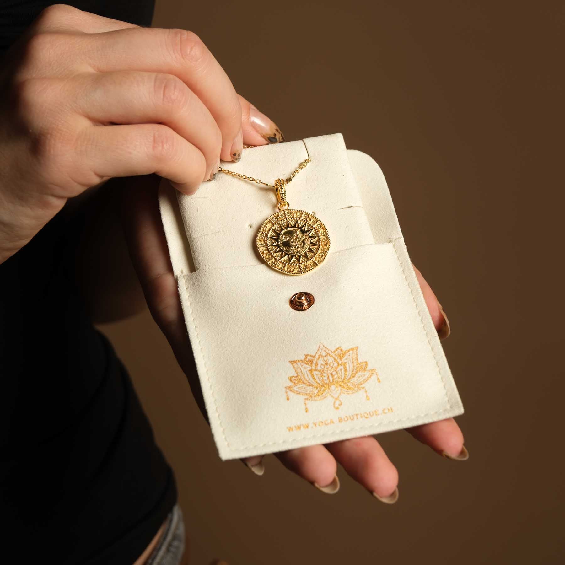 Collier Astro avec les 12 signes du zodiaque, soleil et lune or