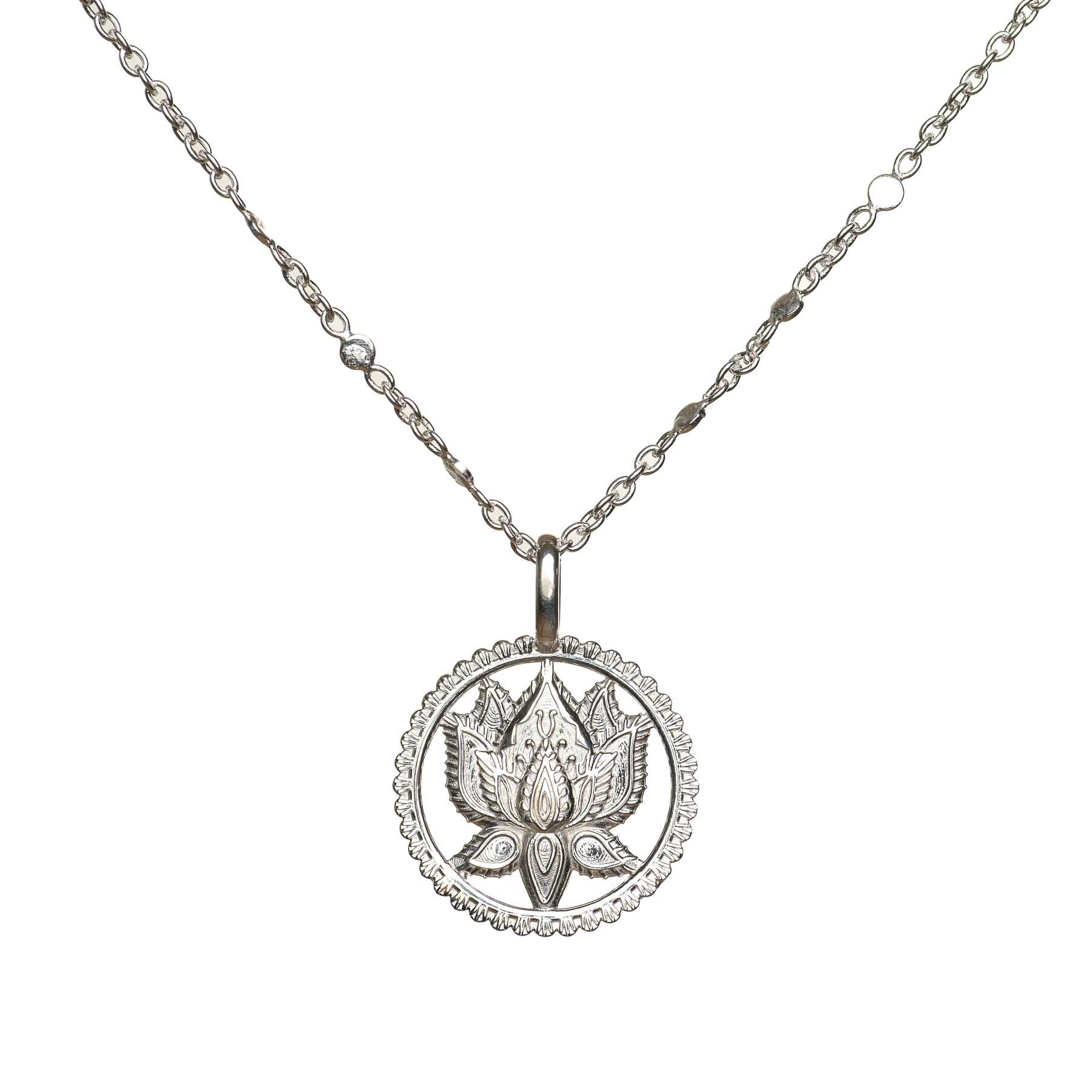 Collier avec pendentif lotus argent