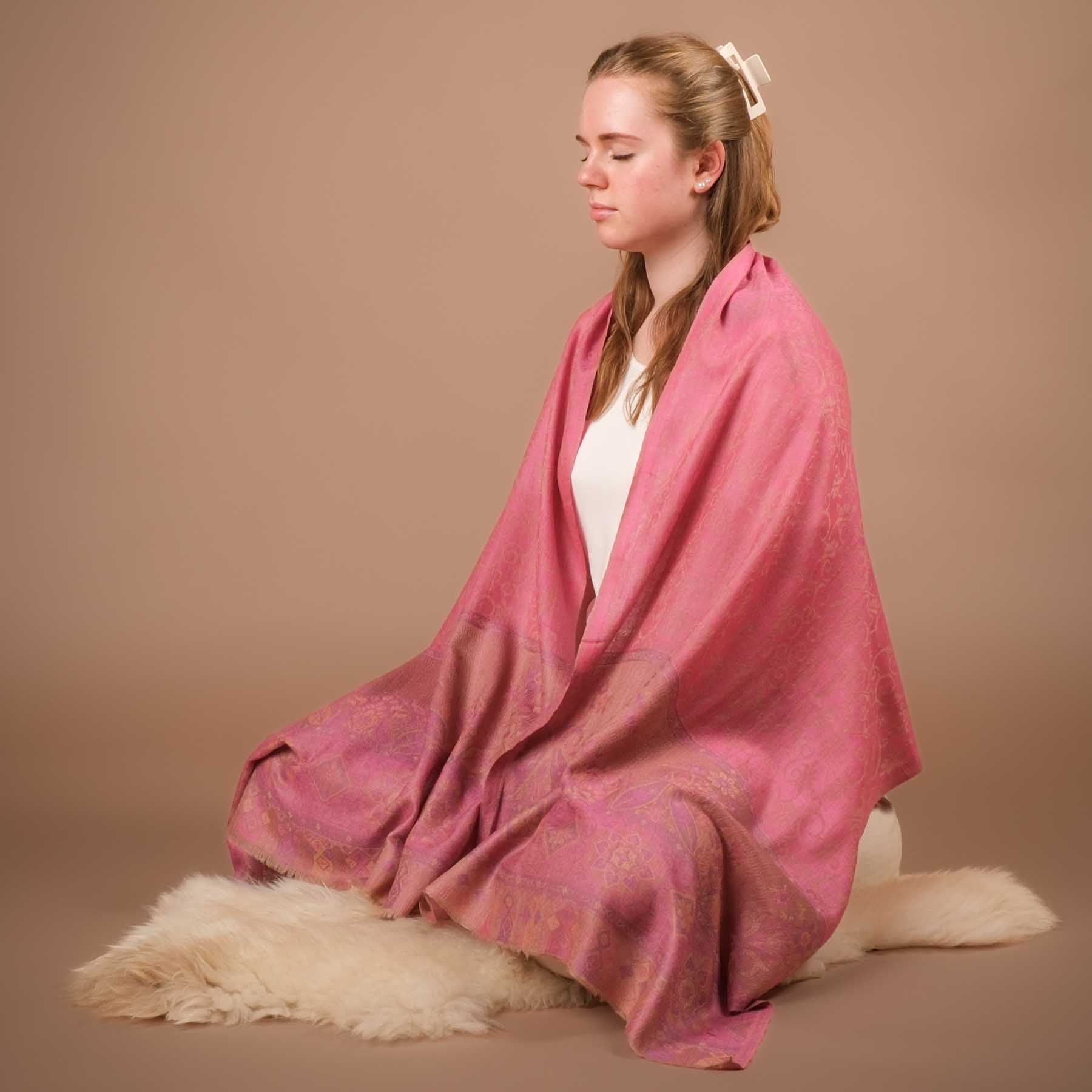 Châle de méditation en laine fine Rosalind