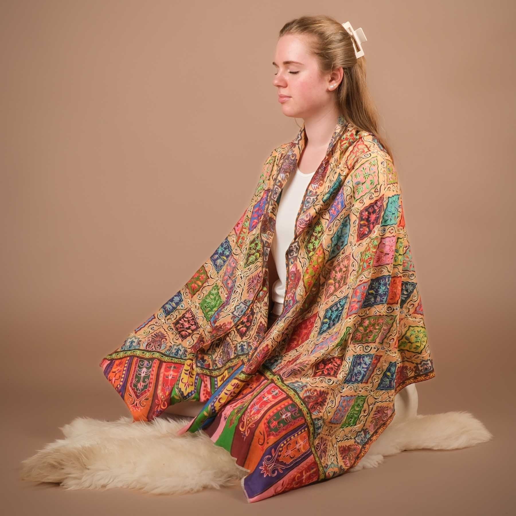 Écharpe indienne Kalamkari Happiness en laine fine et soie