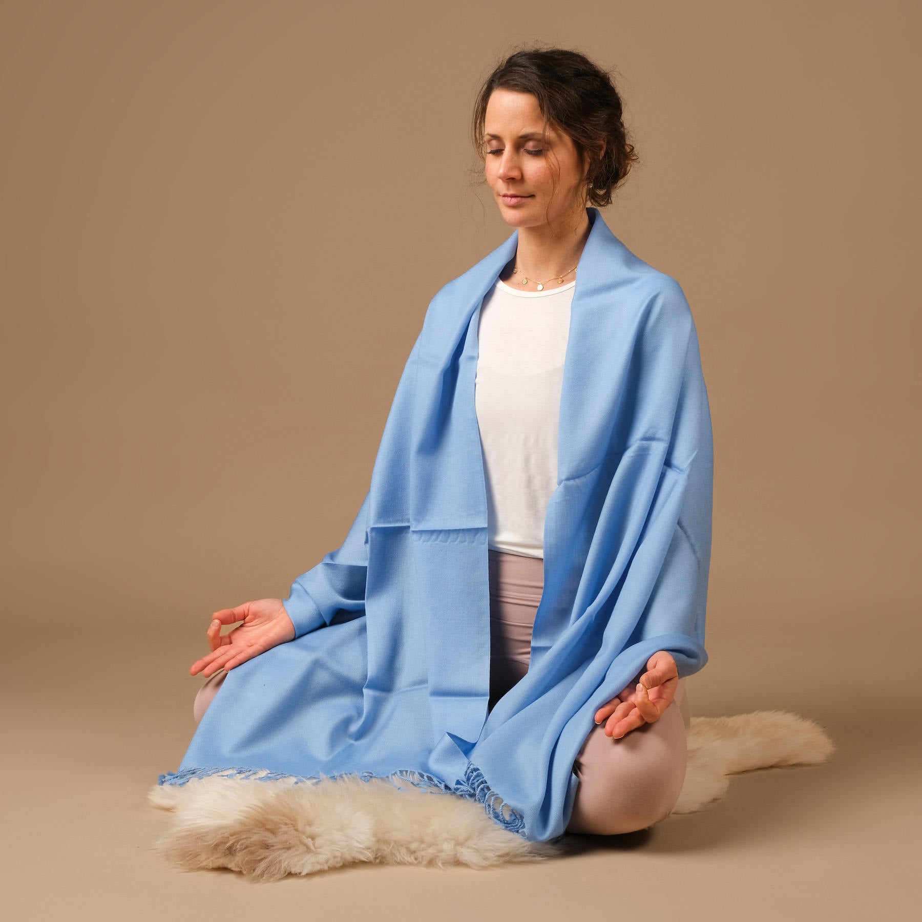 Châle de méditation laine mérinos uni bleu clair