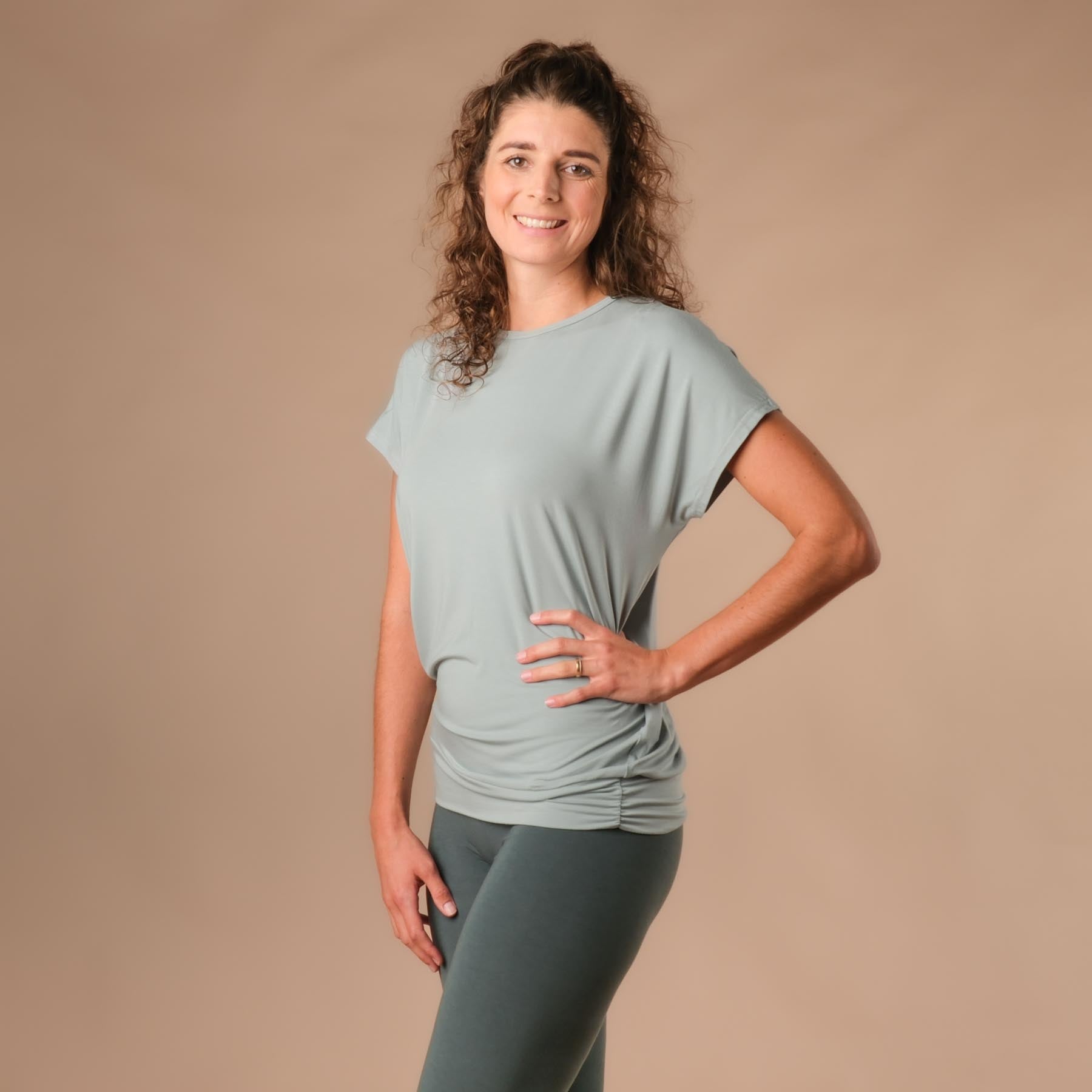 Yoga Shirt Comfy à manches courtes fabriqué de manière durable en Suisse green-water