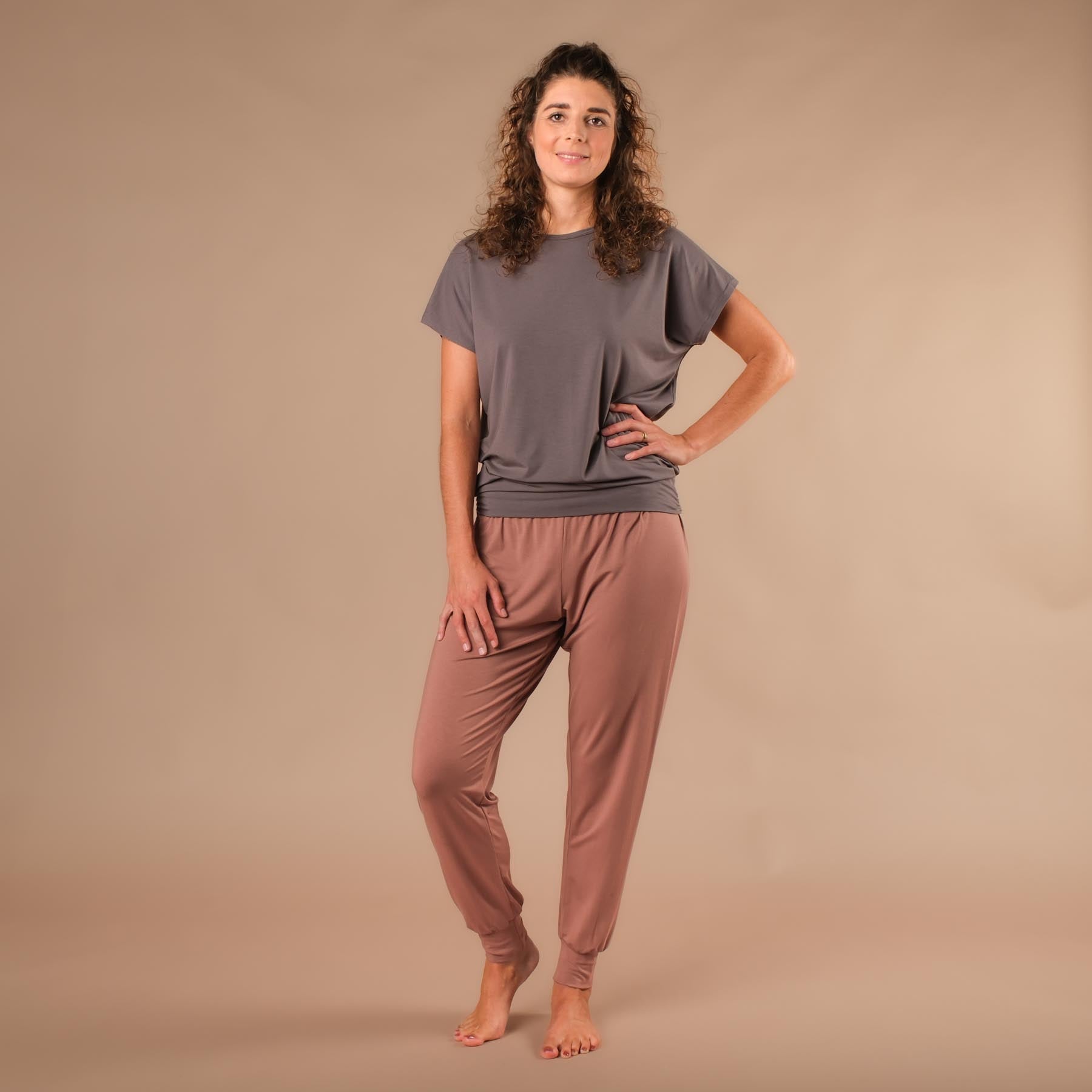 Yoga Shirt Comfy à manches courtes fabriqué de manière durable en Suisse steel-grey