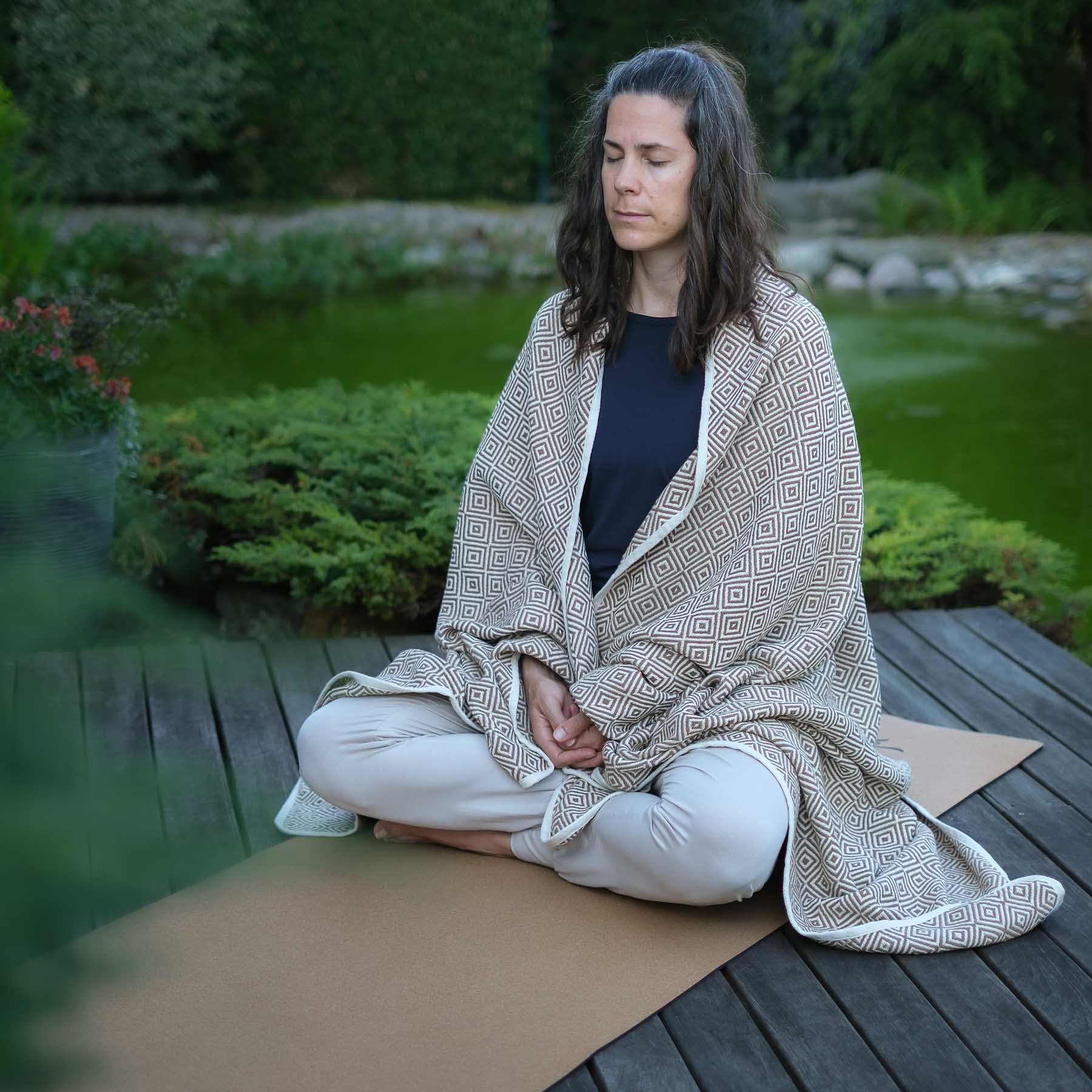 Couverture de yoga en coton bio brown-earth