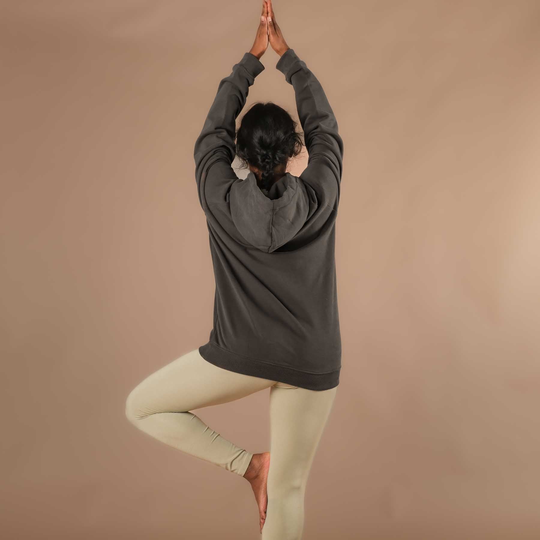 Sweat à capuche pour le yoga anthracite