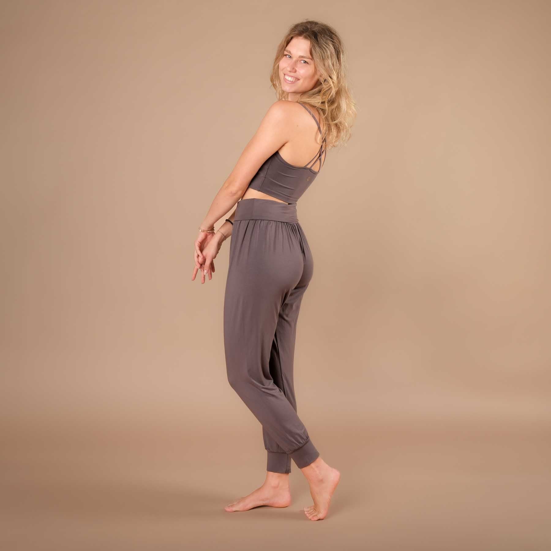 Pantalon de yoga Taj Mahal long fabriqué durablement en Suisse en couleur steel-grey