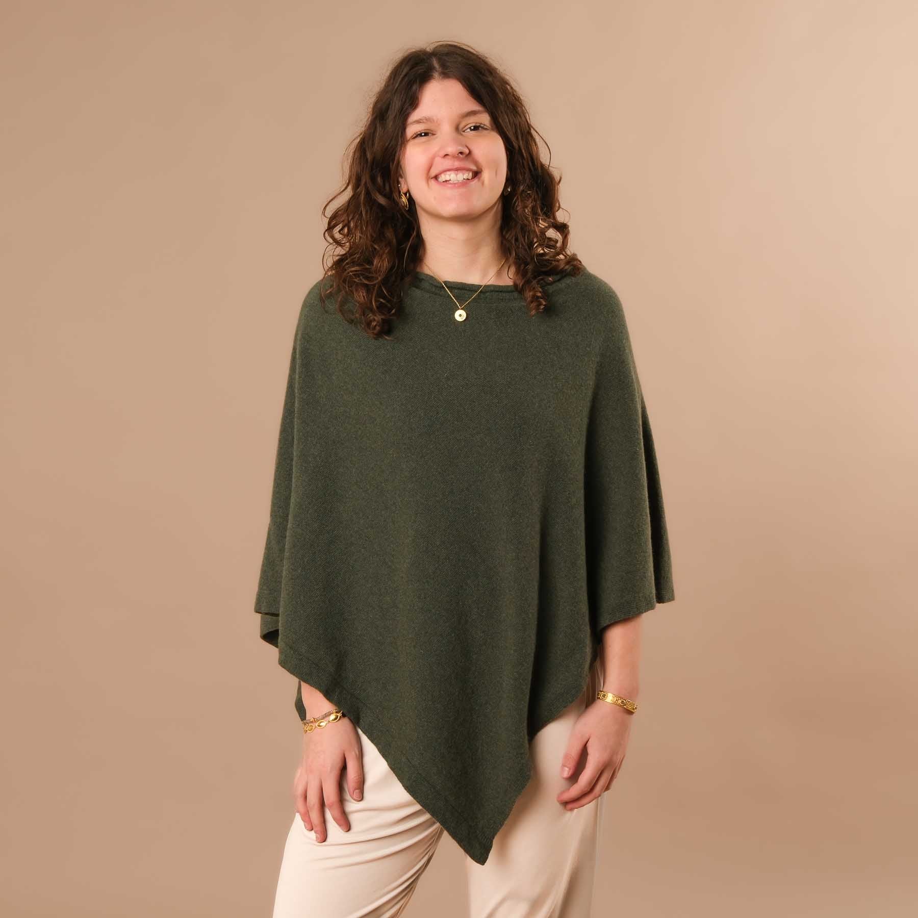 Poncho en cachemire durable olive