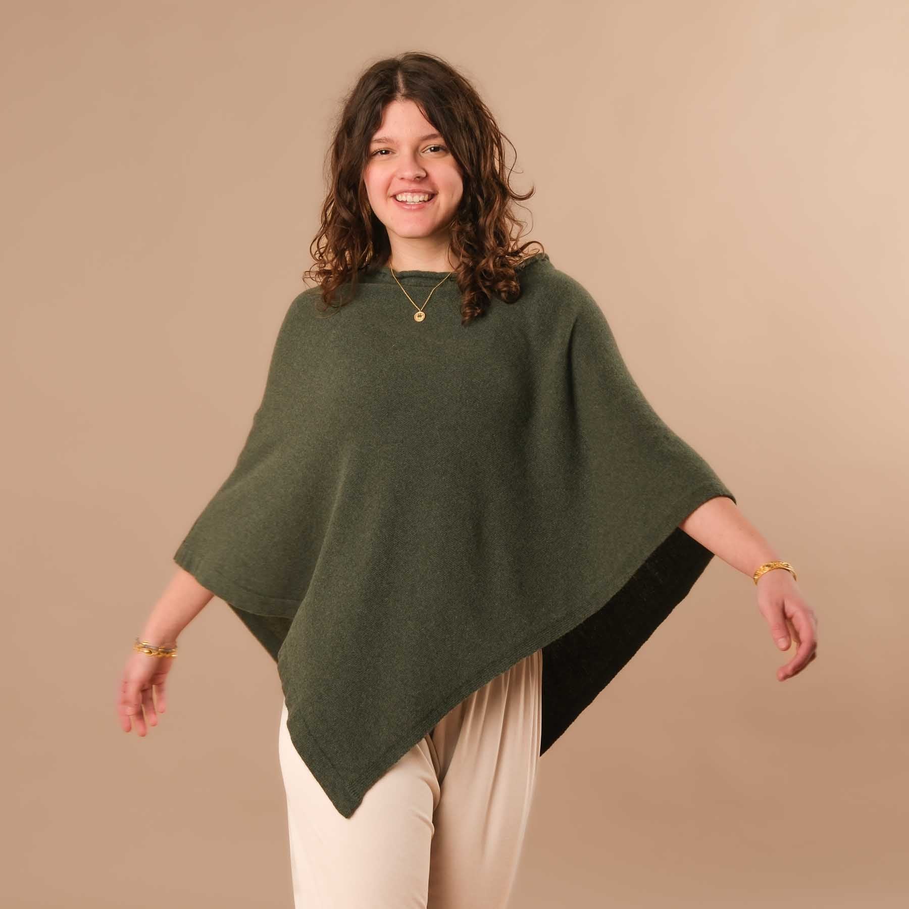 Poncho en cachemire durable olive