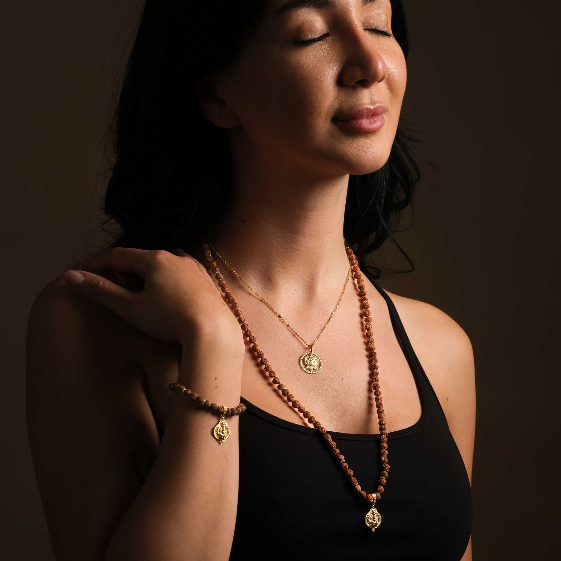 Collier avec pendentif lotus or