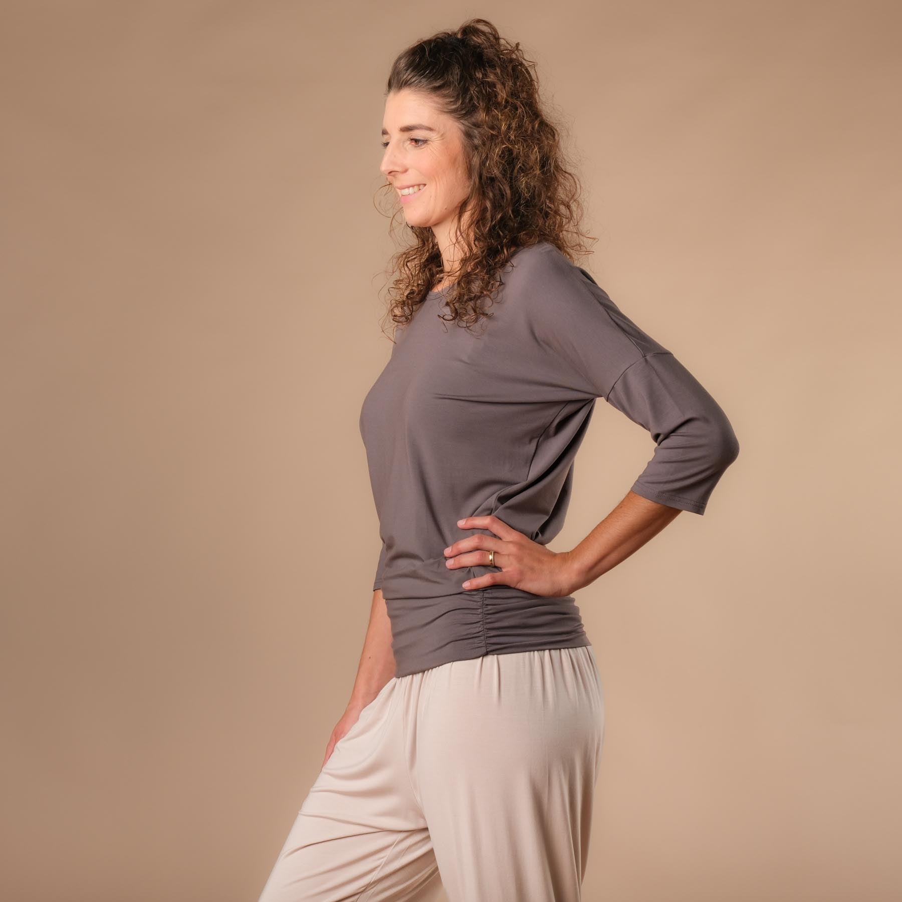 Yoga Shirt Comfy manches 3/4, fabriqué en Suisse, tissu très doux, steel-grey