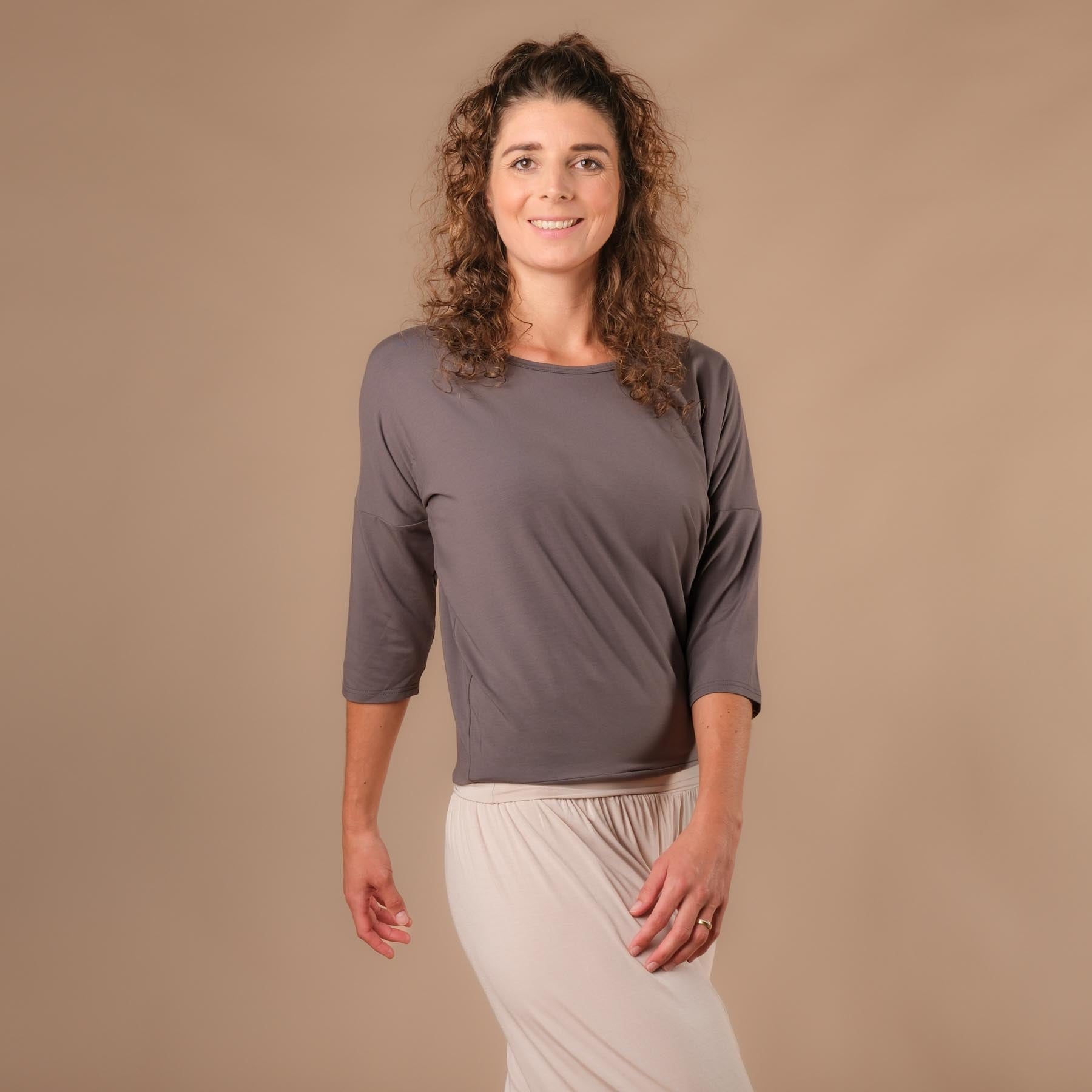 Yoga Shirt Comfy manches 3/4, fabriqué en Suisse, tissu très doux, steel-grey