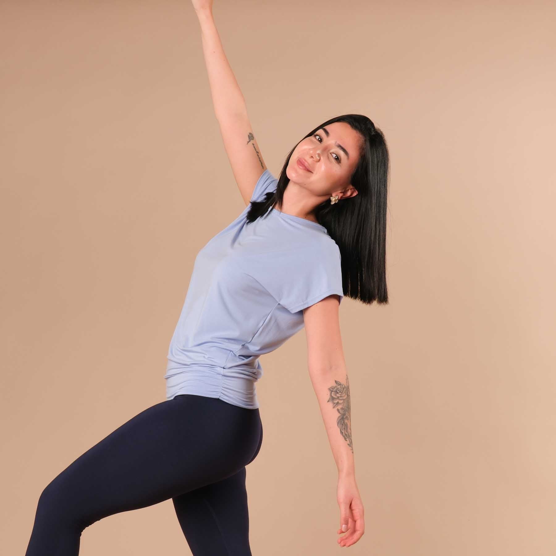 Yoga Shirt Comfy à manches courtes fabriqué de manière durable en Suisse bleu ciel