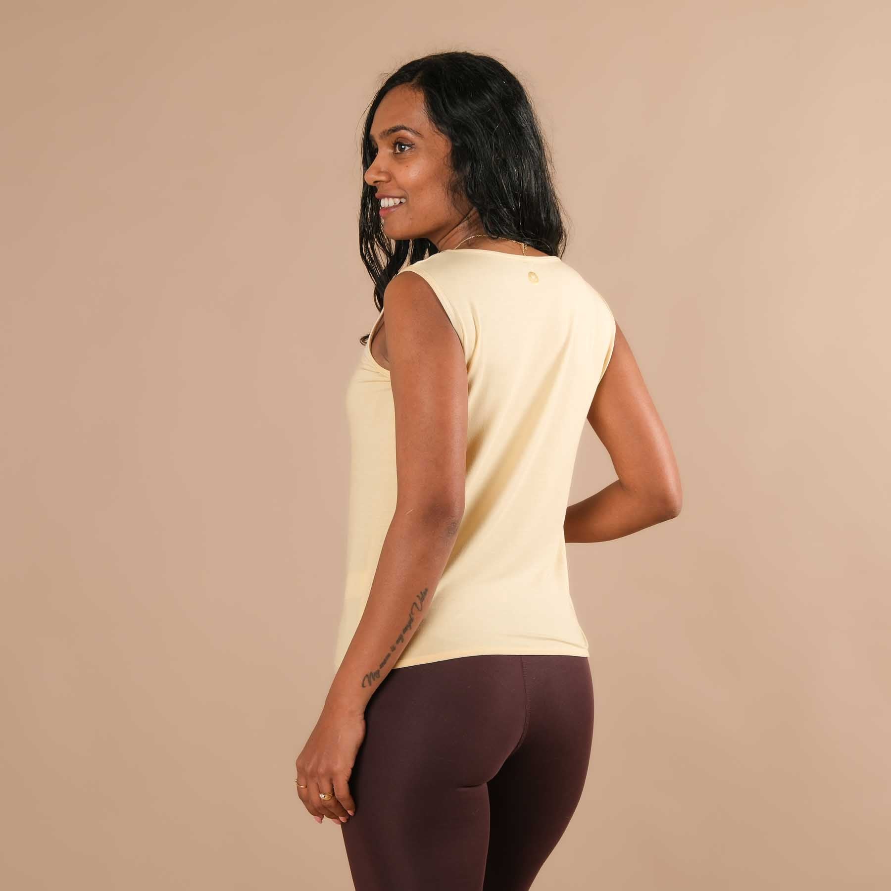 Débardeur Comfy large, fabriqué de manière durable en Suisse, couleur jaune beurre