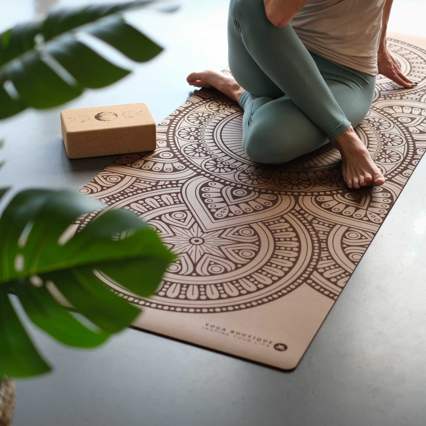 Tapis de yoga SuperGrip 2.0 Mandala tapis de yoga coffee très antidérapant en caoutchouc naturel avec une bonne tenue