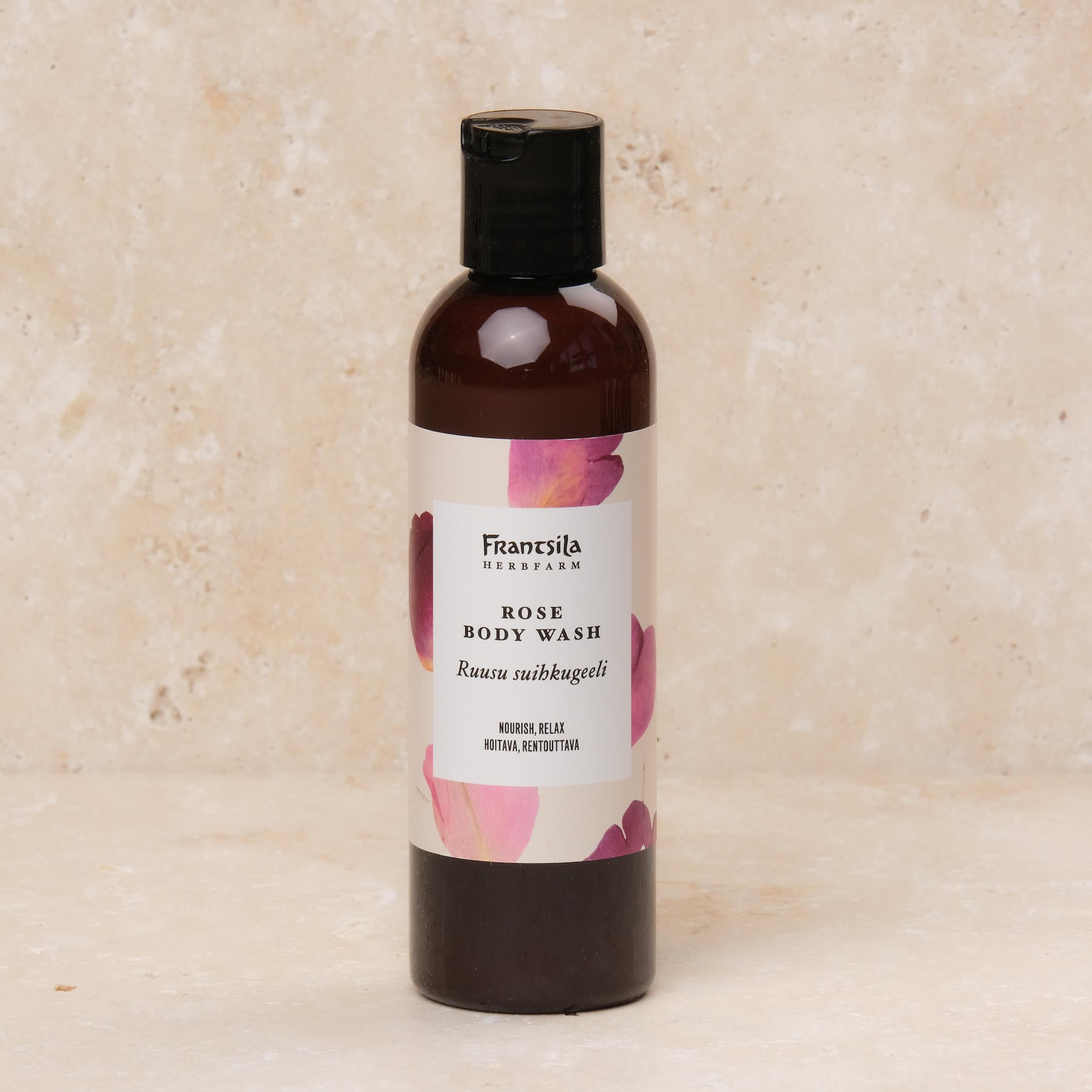 Ce gel douche bienfaisant Midsummer Rose de la marque de cosmétiques naturels Frantsila nettoie la peau en douceur mais en profondeur. Avec un pH de 5,5, il ne dessèche pas la peau et convient à toute la famille !