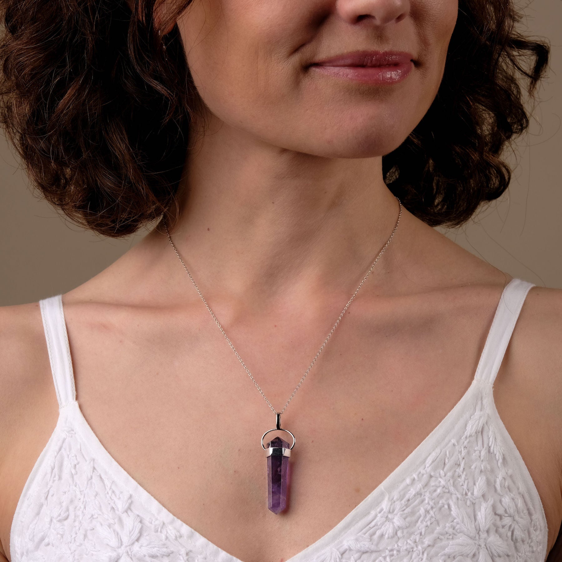 Collier de bijoux de yoga avec pointe d'améthyste argentée