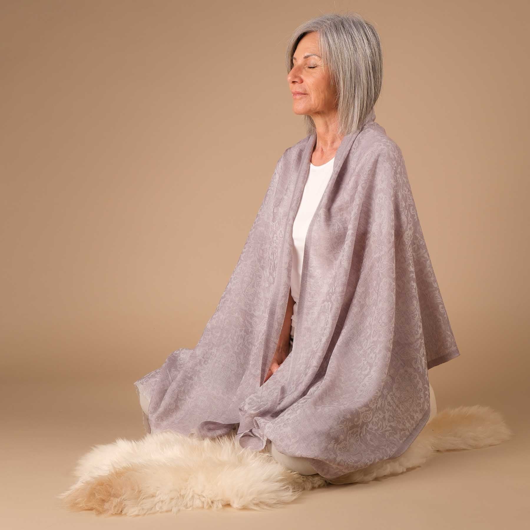 Châle de méditation écharpe laine fine Saraswati gris