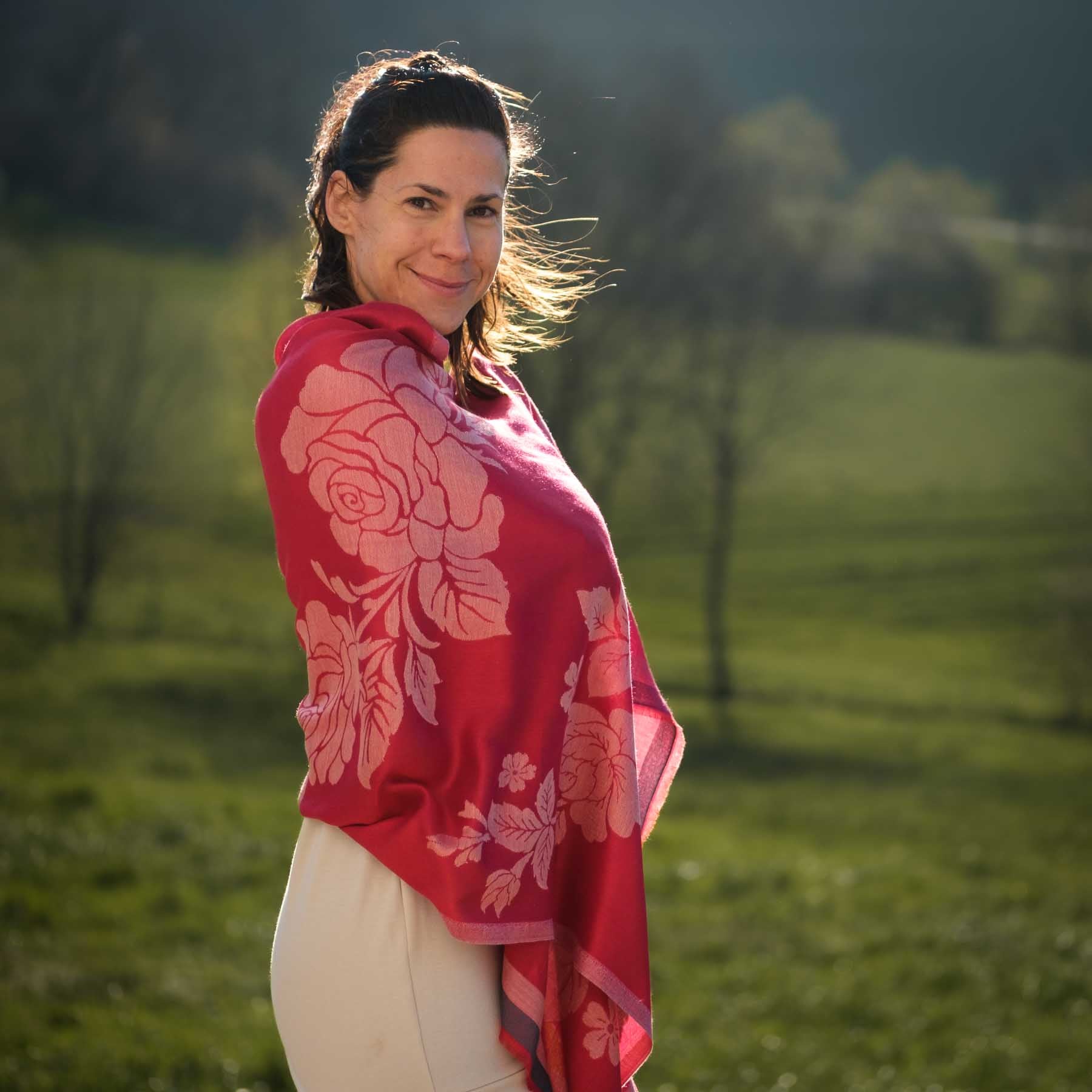 Foulard indien Kani avec roses rouges