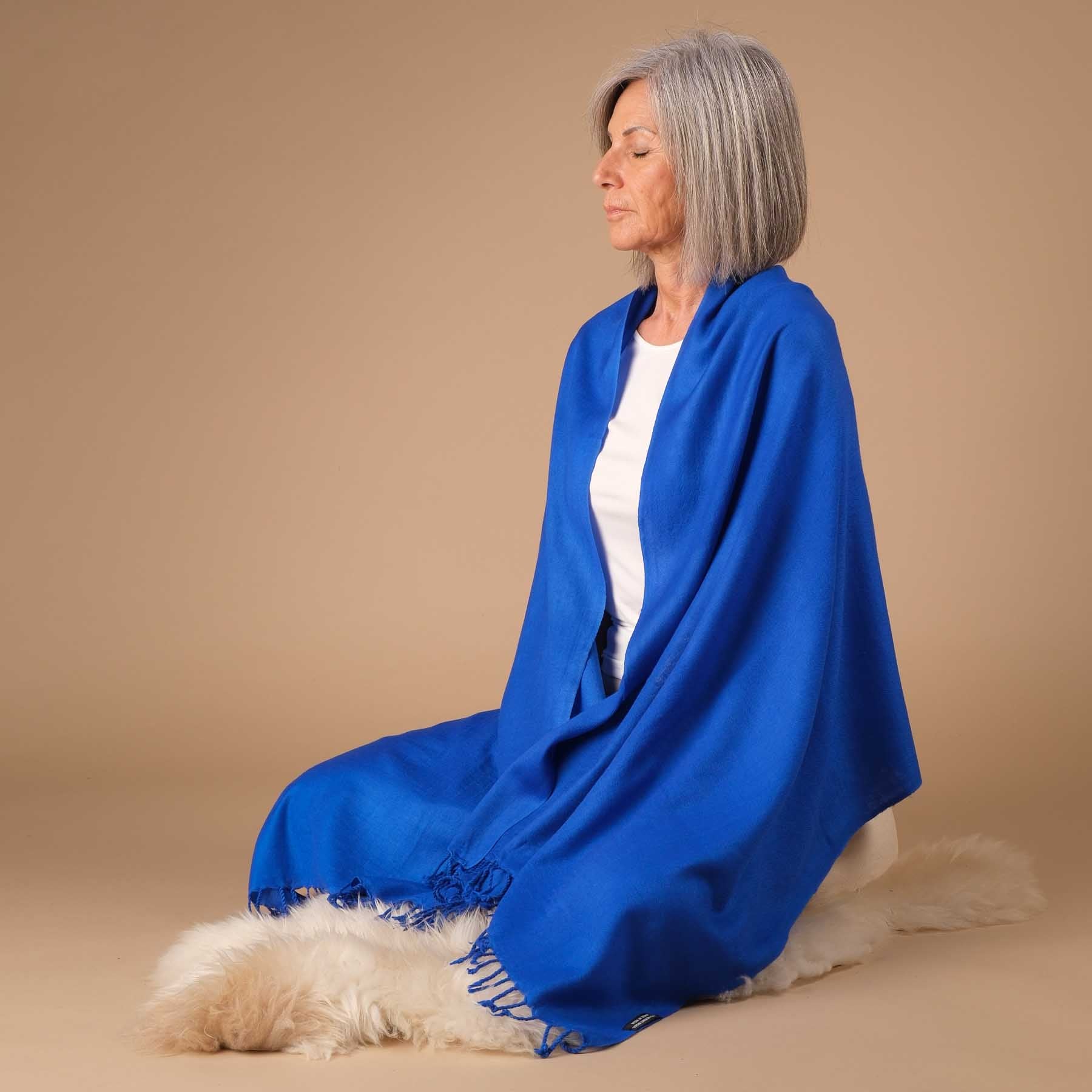 Châle de méditation laine mérinos uni bleu