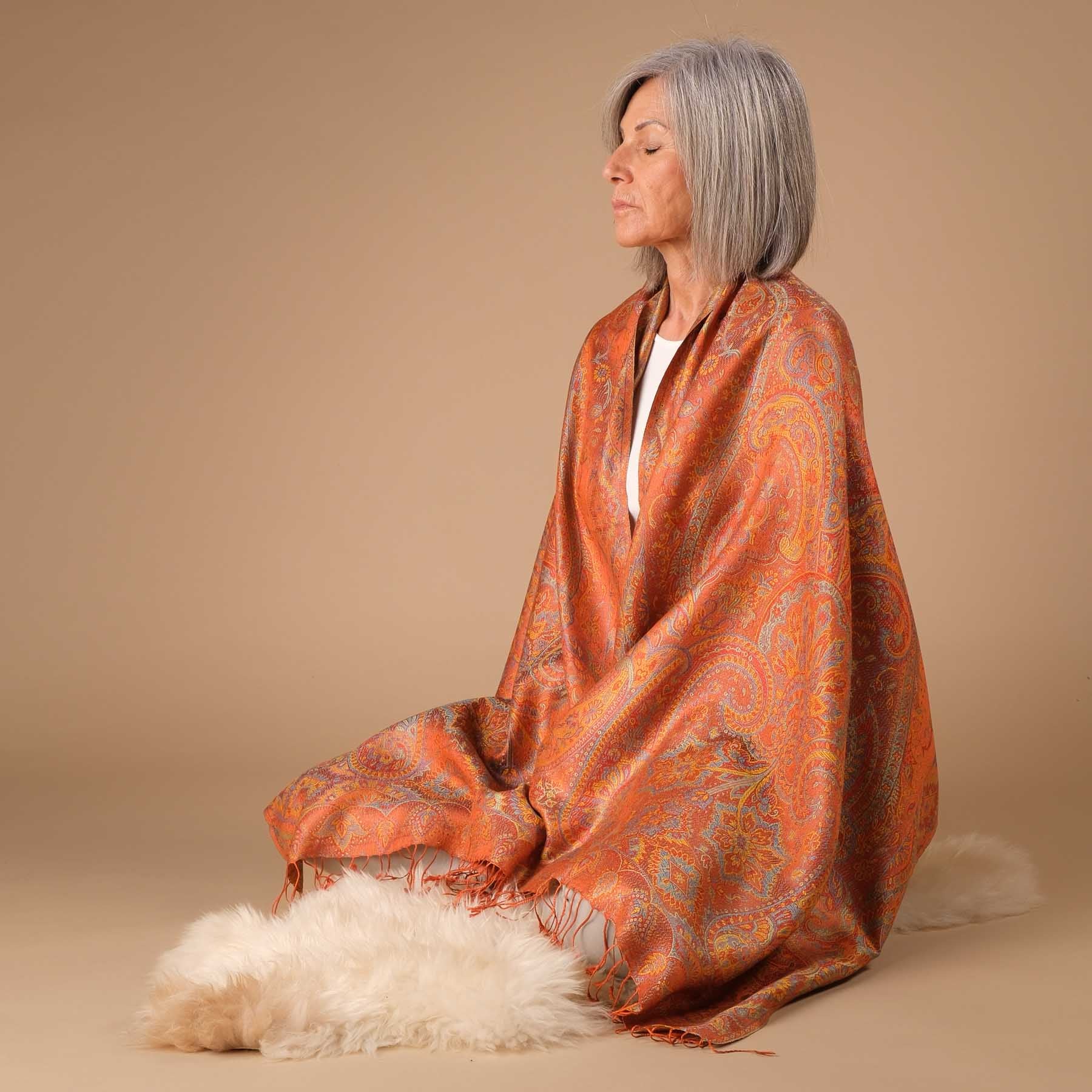 Foulard en soie avec ornements indiens orange Aurora