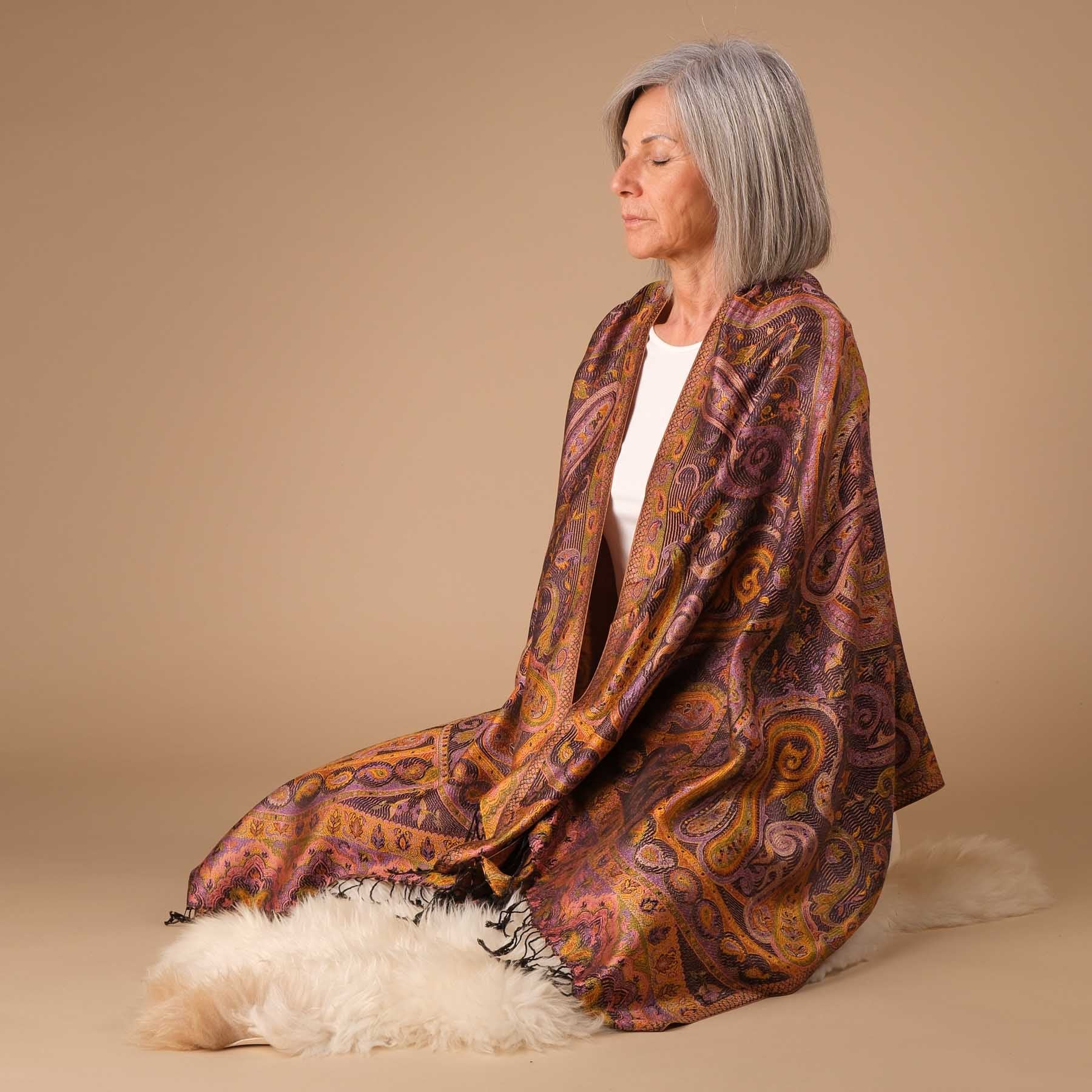 Châle de méditation en soie avec ornements indiens Felicita