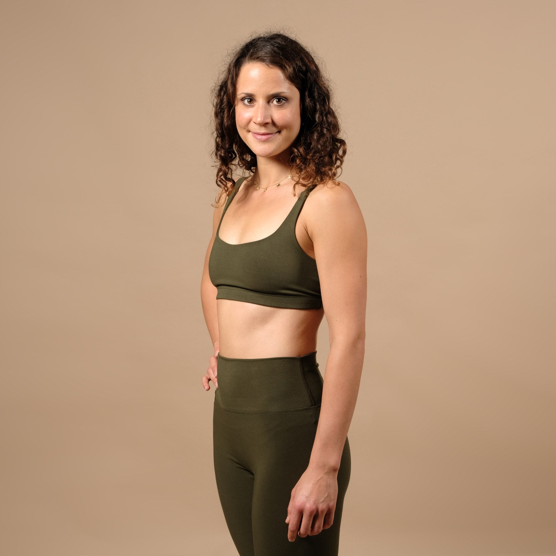 Yoga Bra Top Comfy olive, durable, fabriqué en Suisse, en tissu biodégradable, super confortable