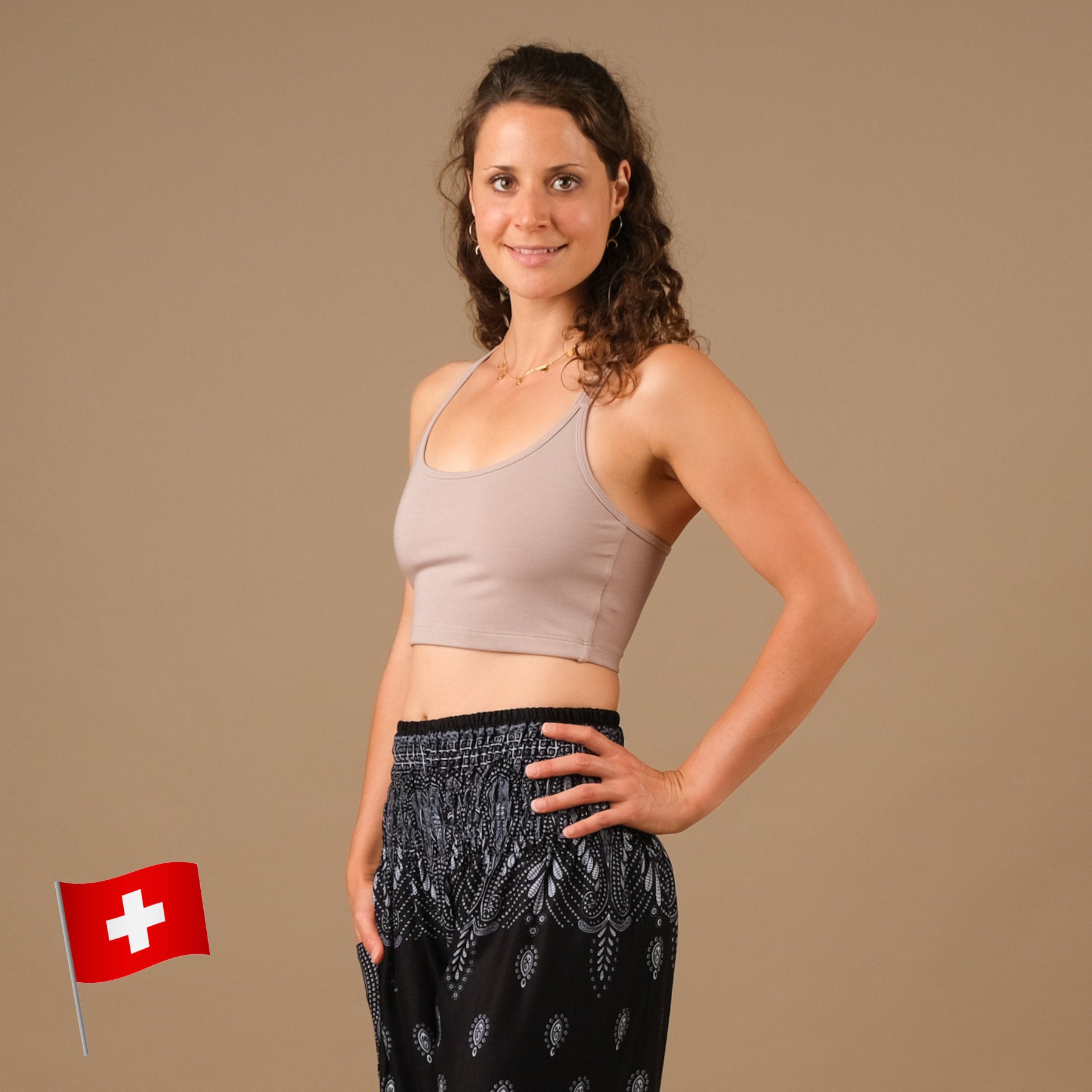 Robes de yoga Crop Top Joy mocca en tissu durable et fabriqué en Suisse