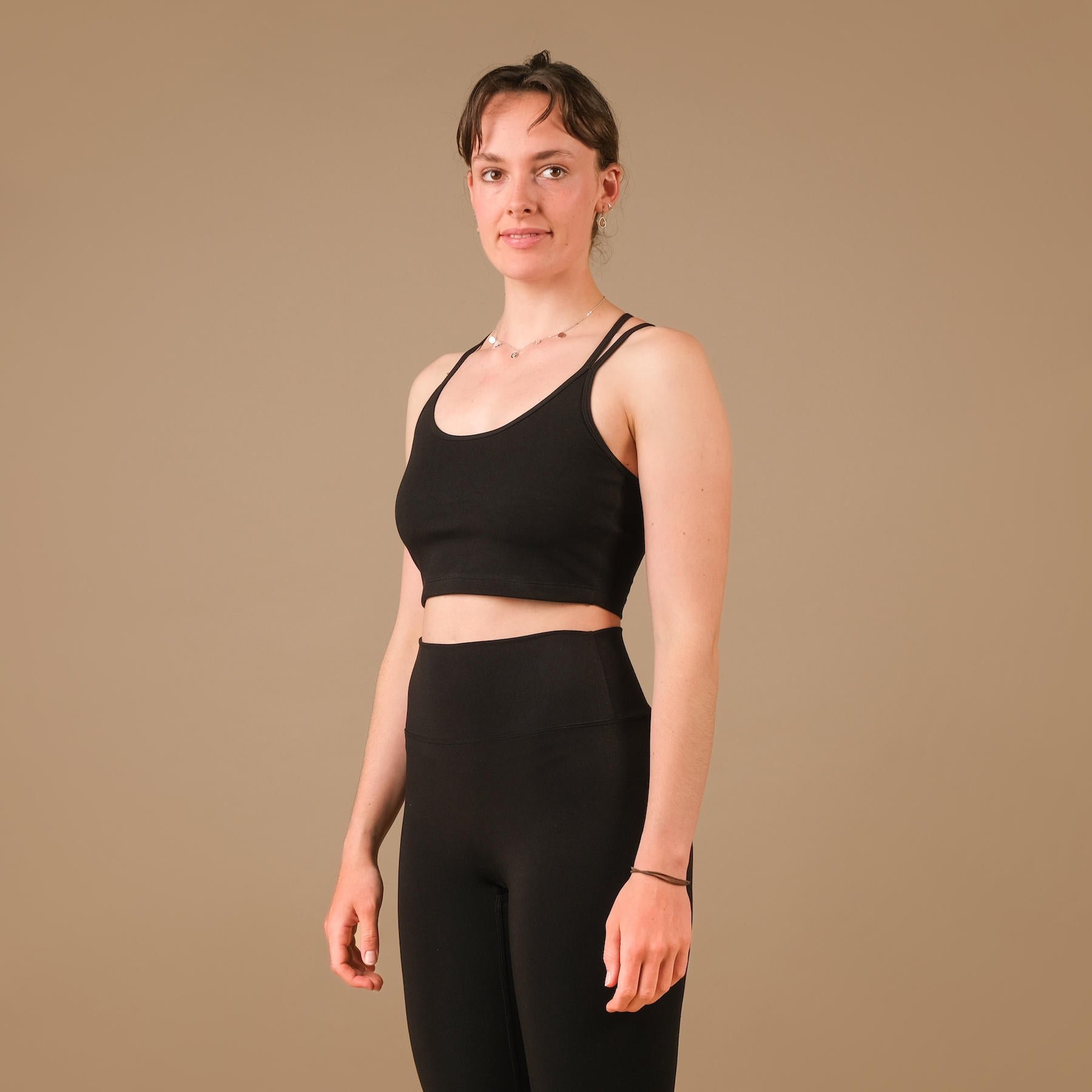 Robes de yoga Crop Top Joy noir en tissu durable et fabriqué en Suisse