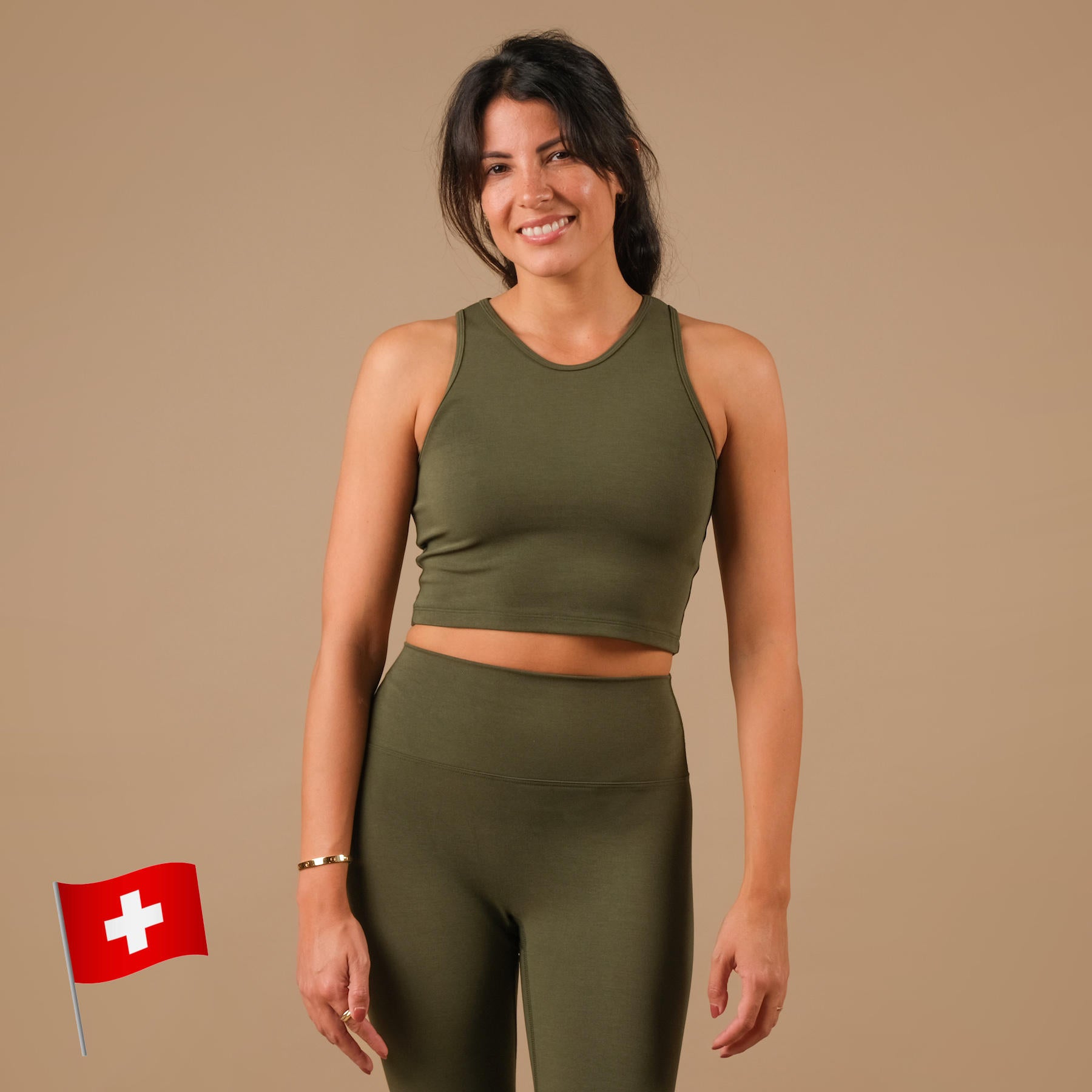 Yoga Crop Top Daniela olive fabriqué en Suisse