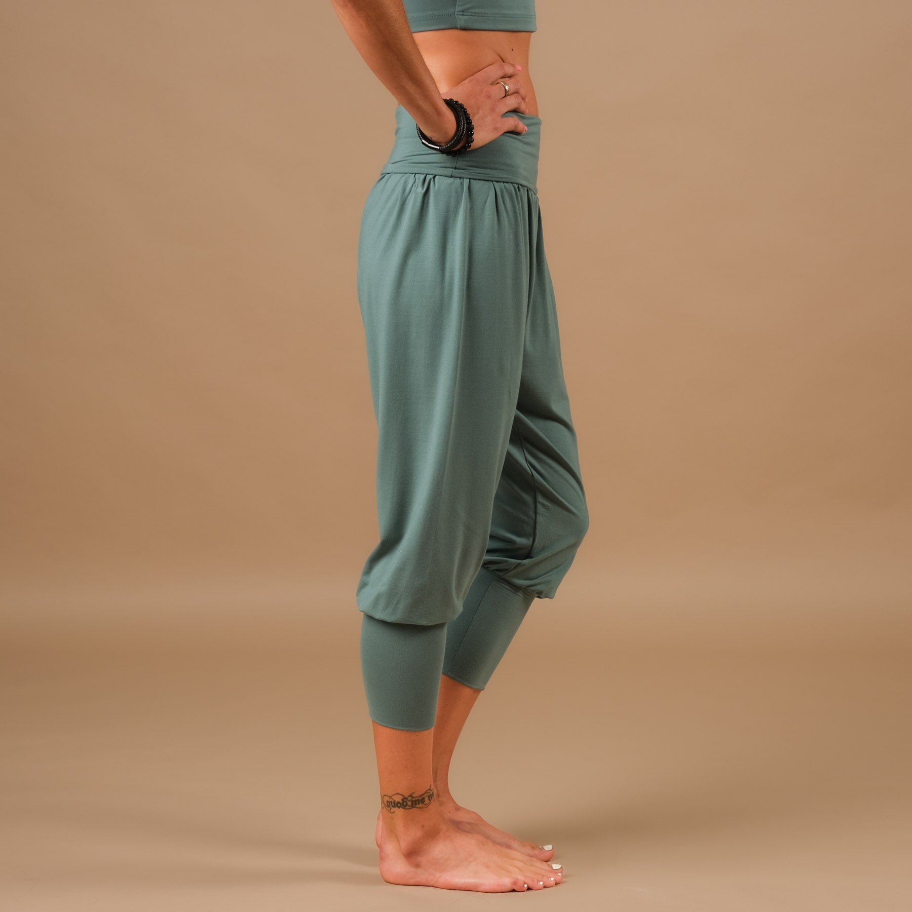 Pantalon de yoga décontracté durable Haremshose 3/4 Taj Mahal fabriqué en Suisse, pétrole