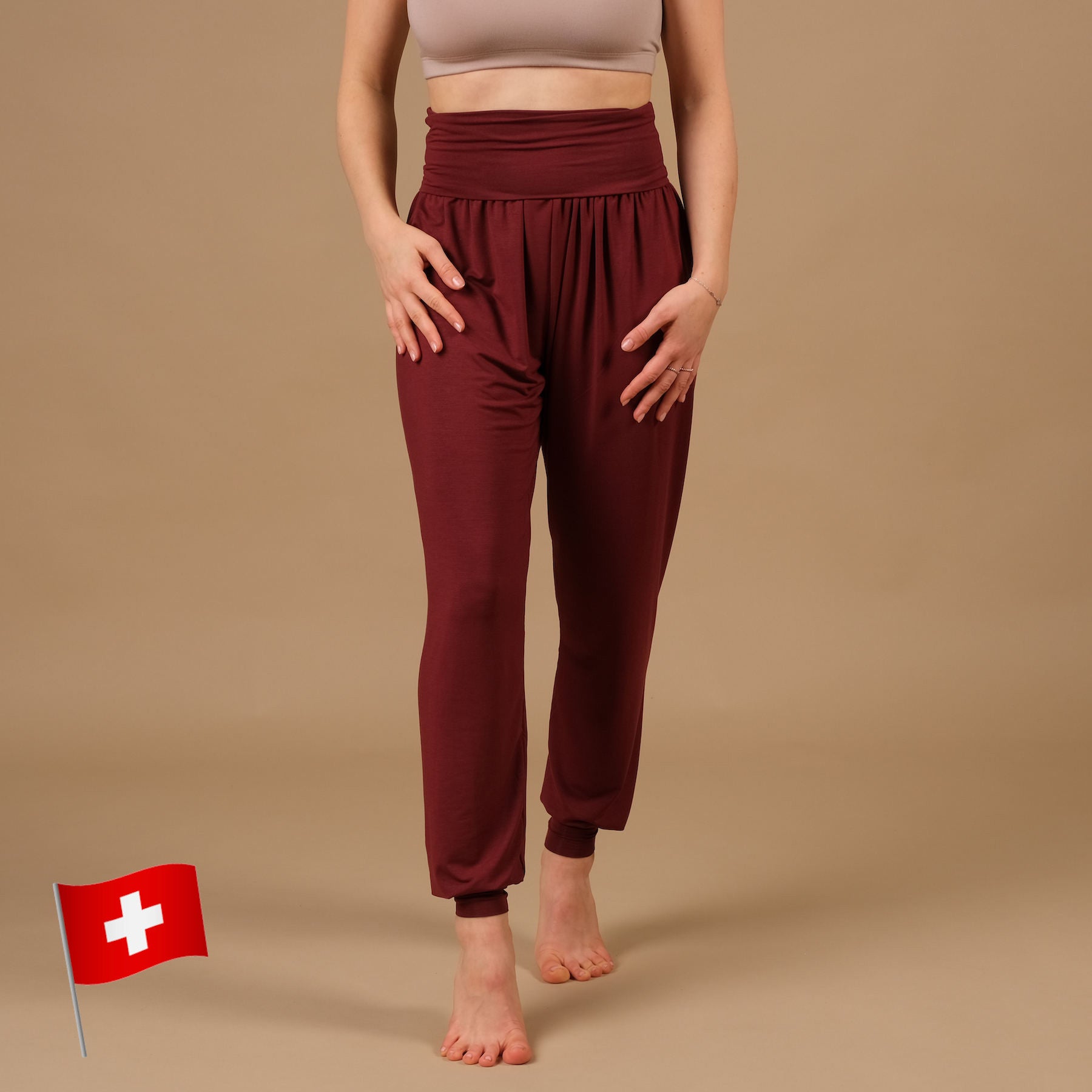 Pantalon de yoga Taj Mahal long fabriqué de manière durable en Suisse bordeaux rouge